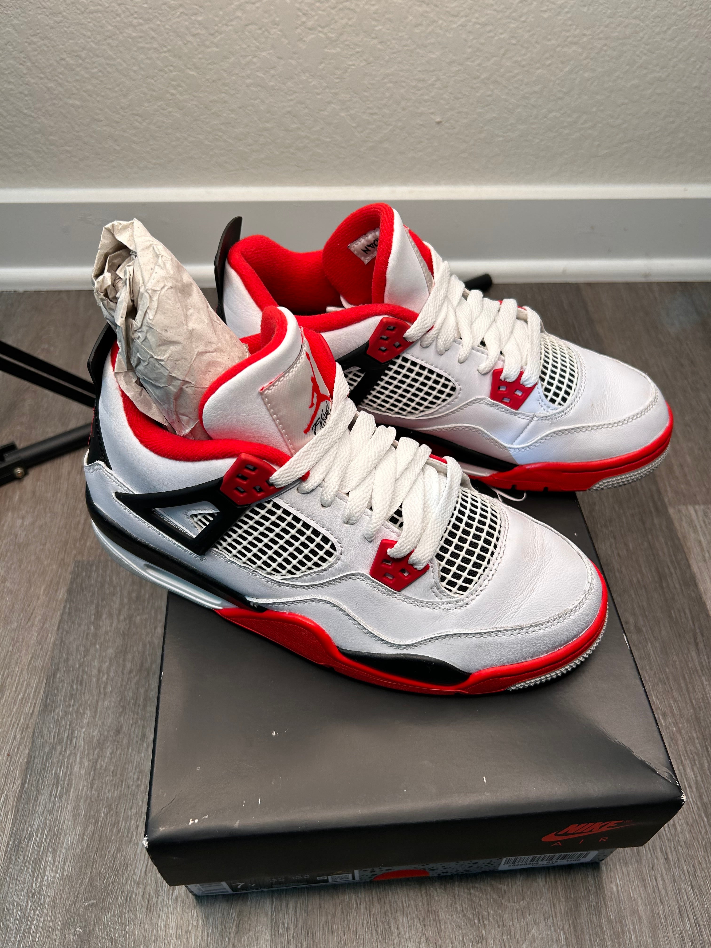 Nike Air Jordan retro 4 size 7Y fire red (2020)