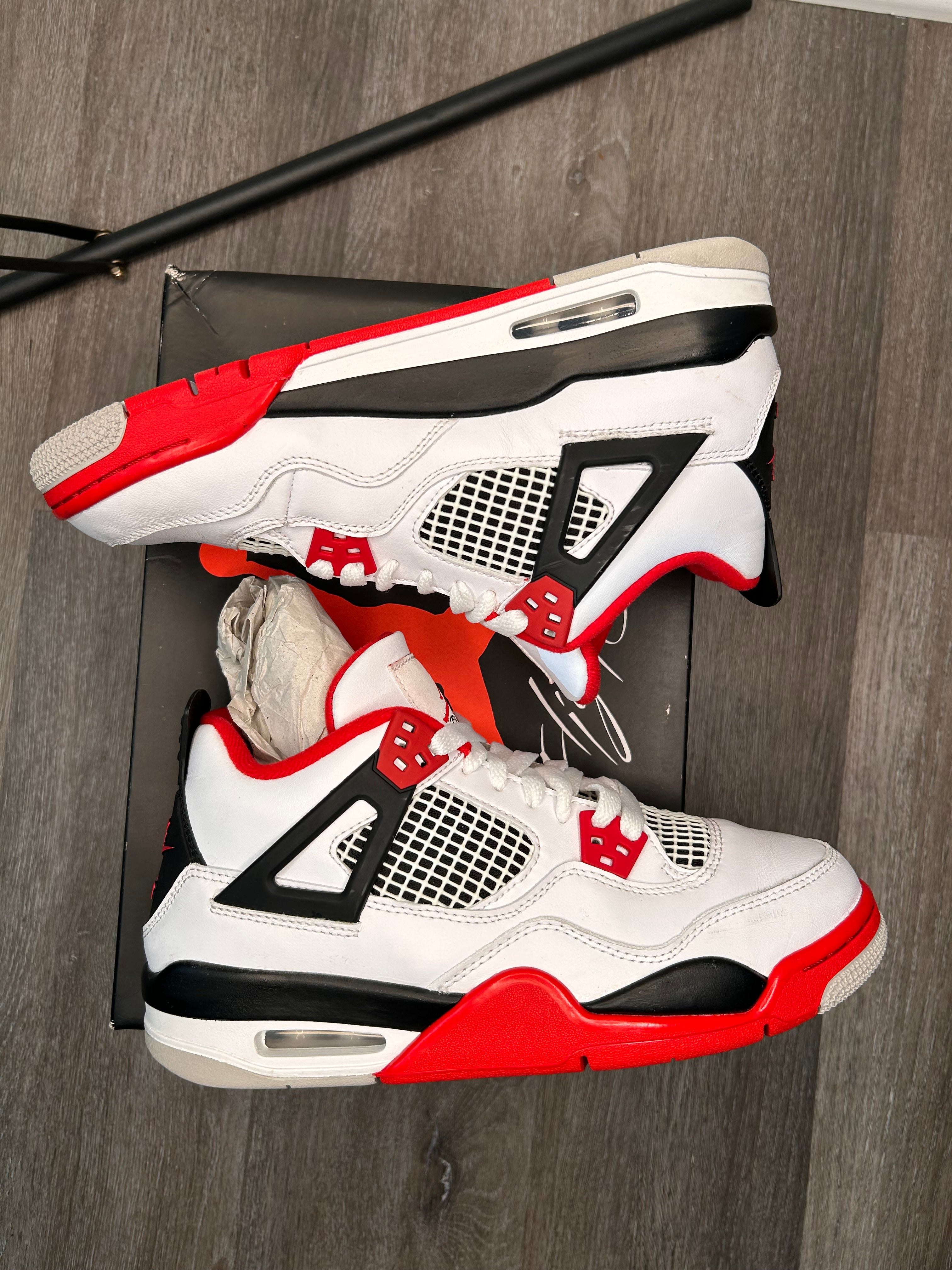 Nike Air Jordan retro 4 size 7Y fire red (2020)