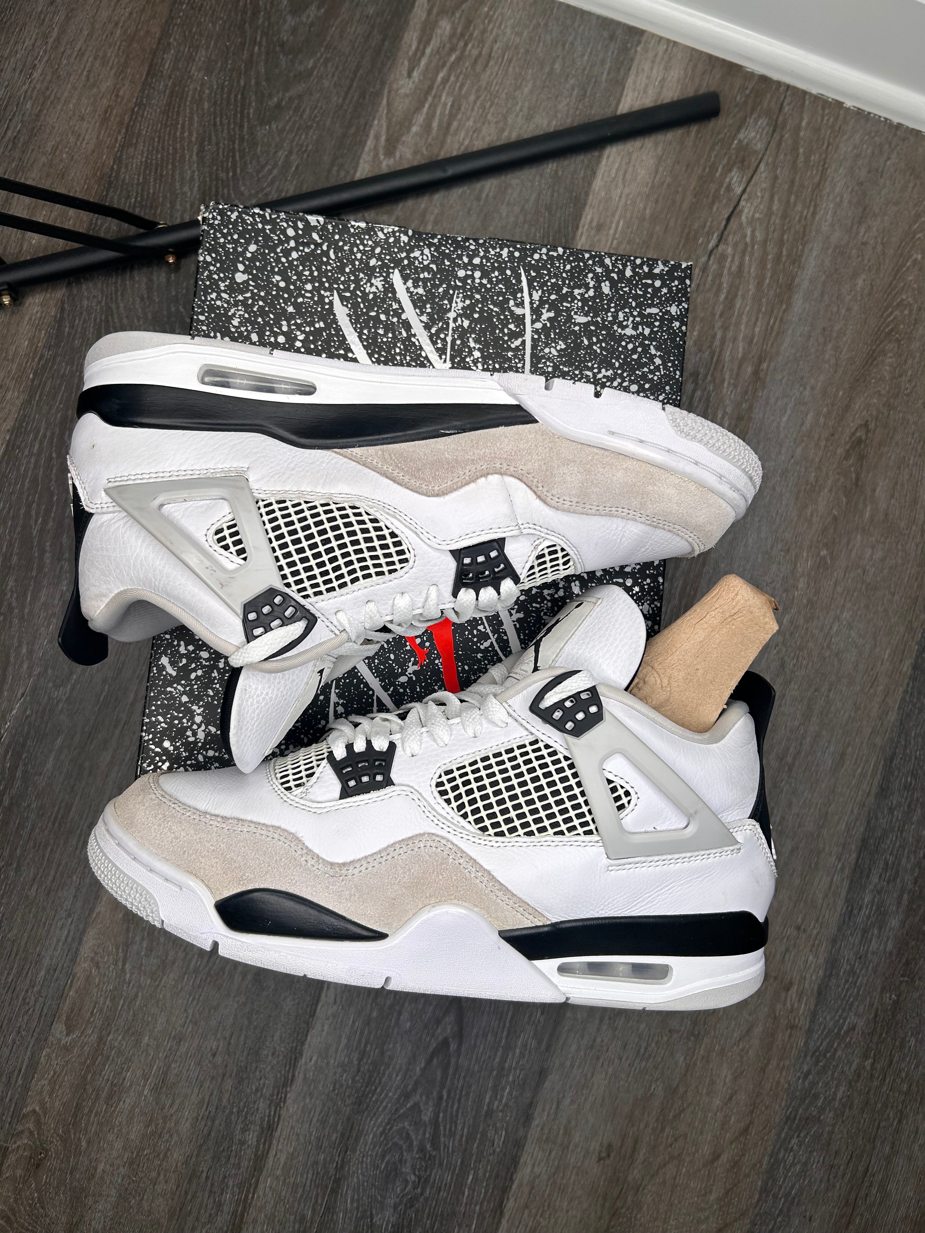 Size 10.5 Nike air Jordan retro 4 MILITARY BLACK