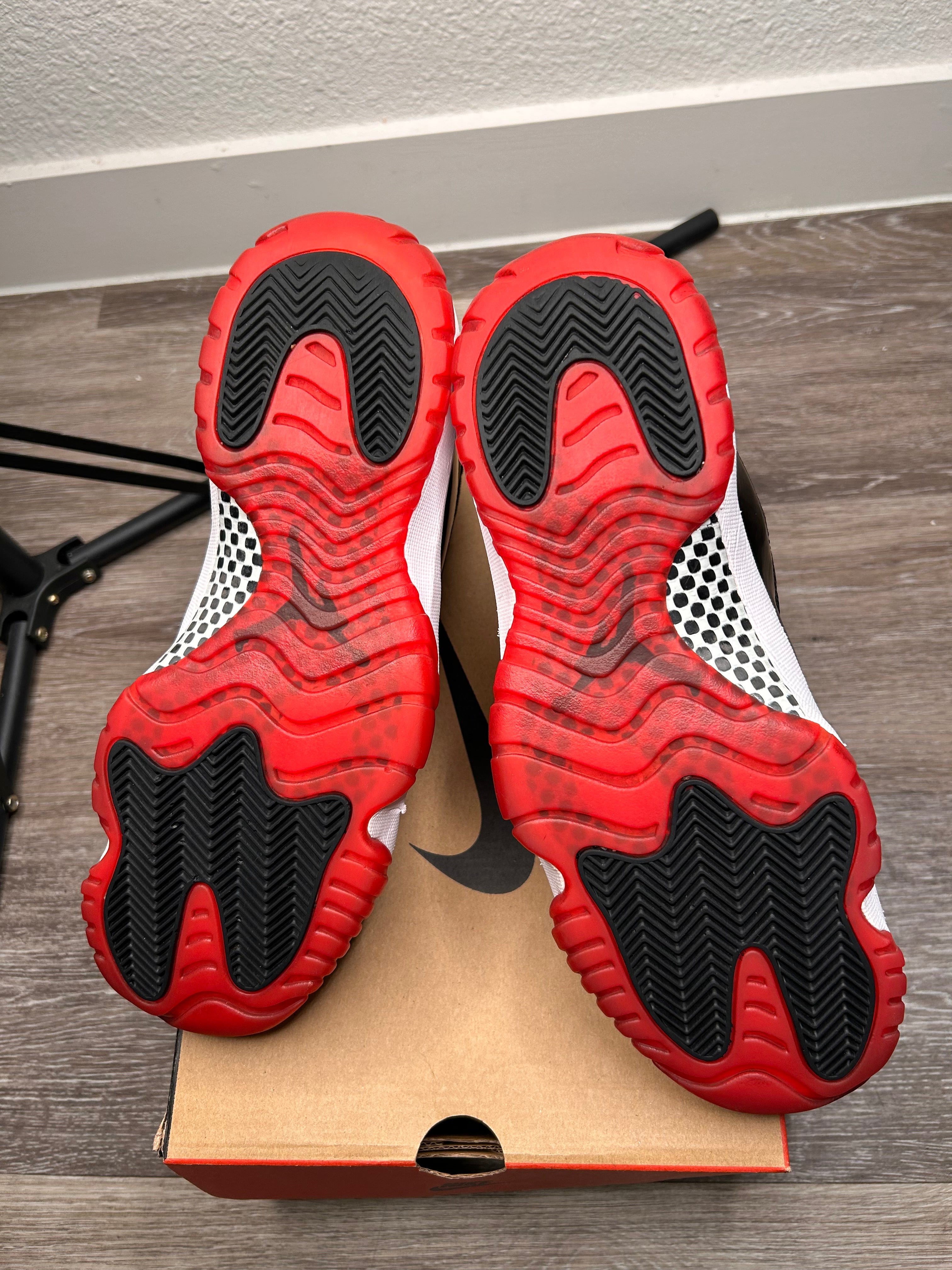 Nike Air Jordan 11 Retro (2019) Size 10 Bred 378037-061 size 10 men’s