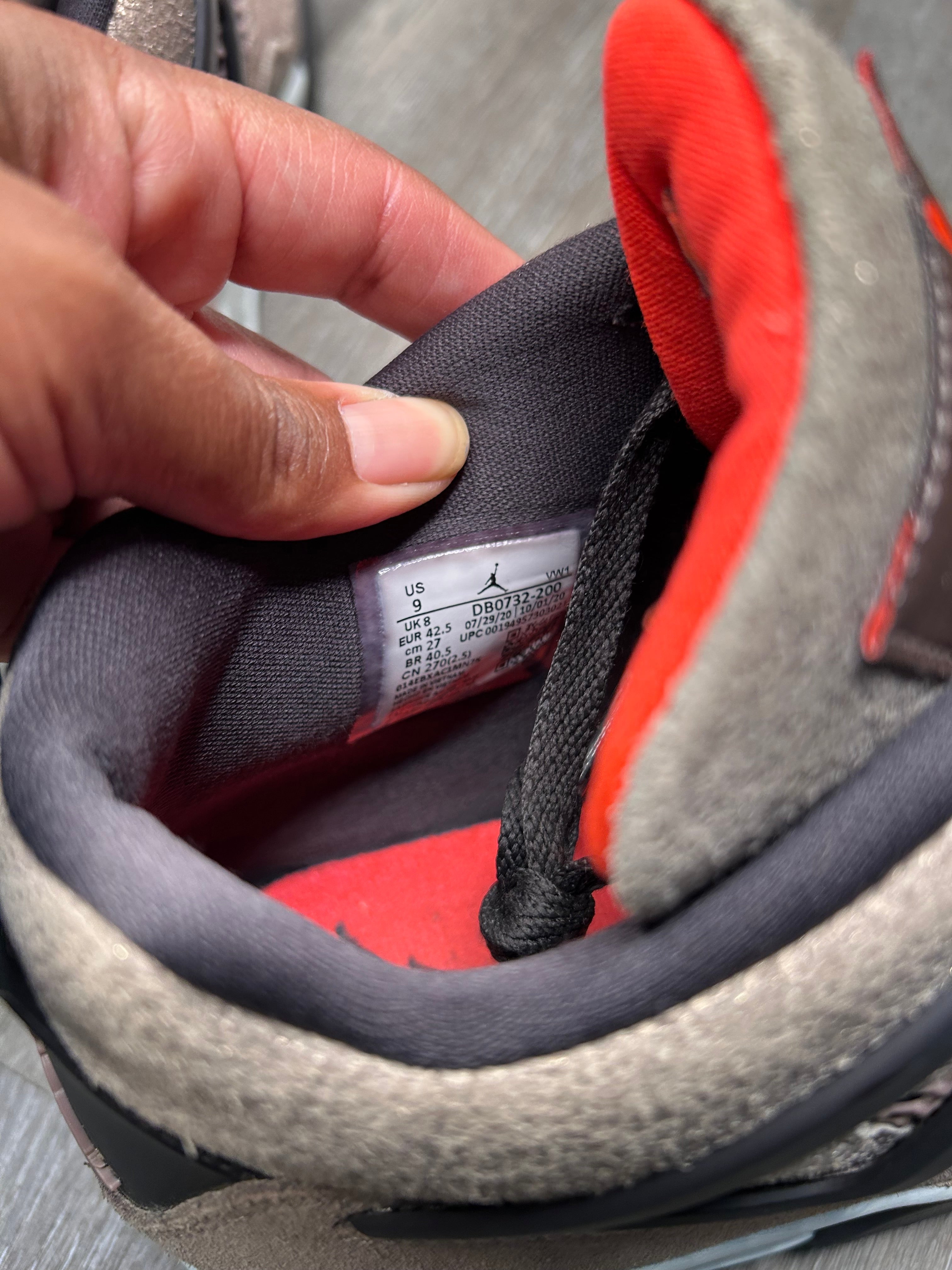 Size 9 - Jordan 4 Retro Taupe Haze (2021) DB0732-200