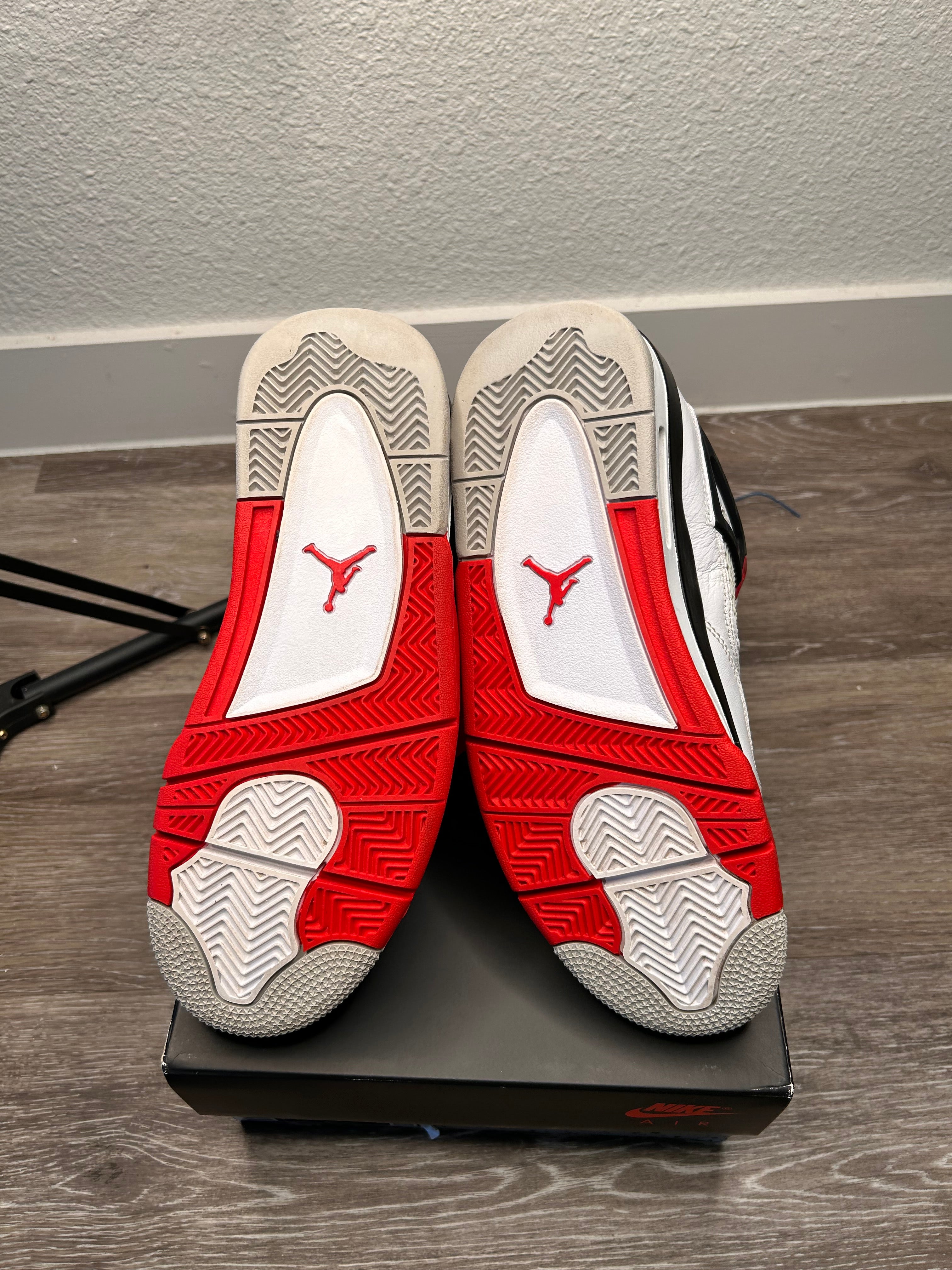 Size 7Y- NIKE AIR Jordan 4 Retro OG Mid Fire Red (2020)