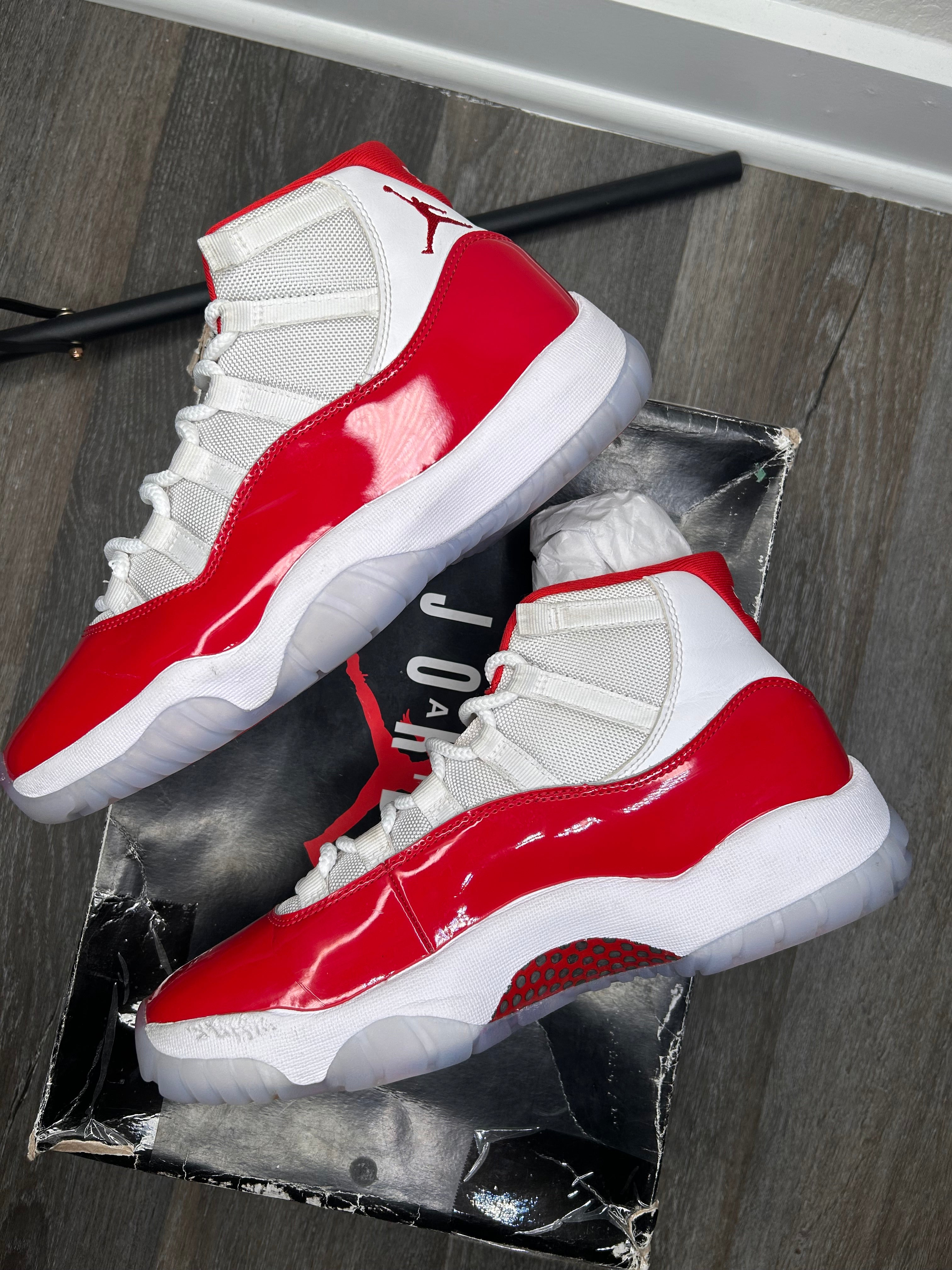 Size 8.5 Nike air Jordan retro 11 CHERRY (2022)