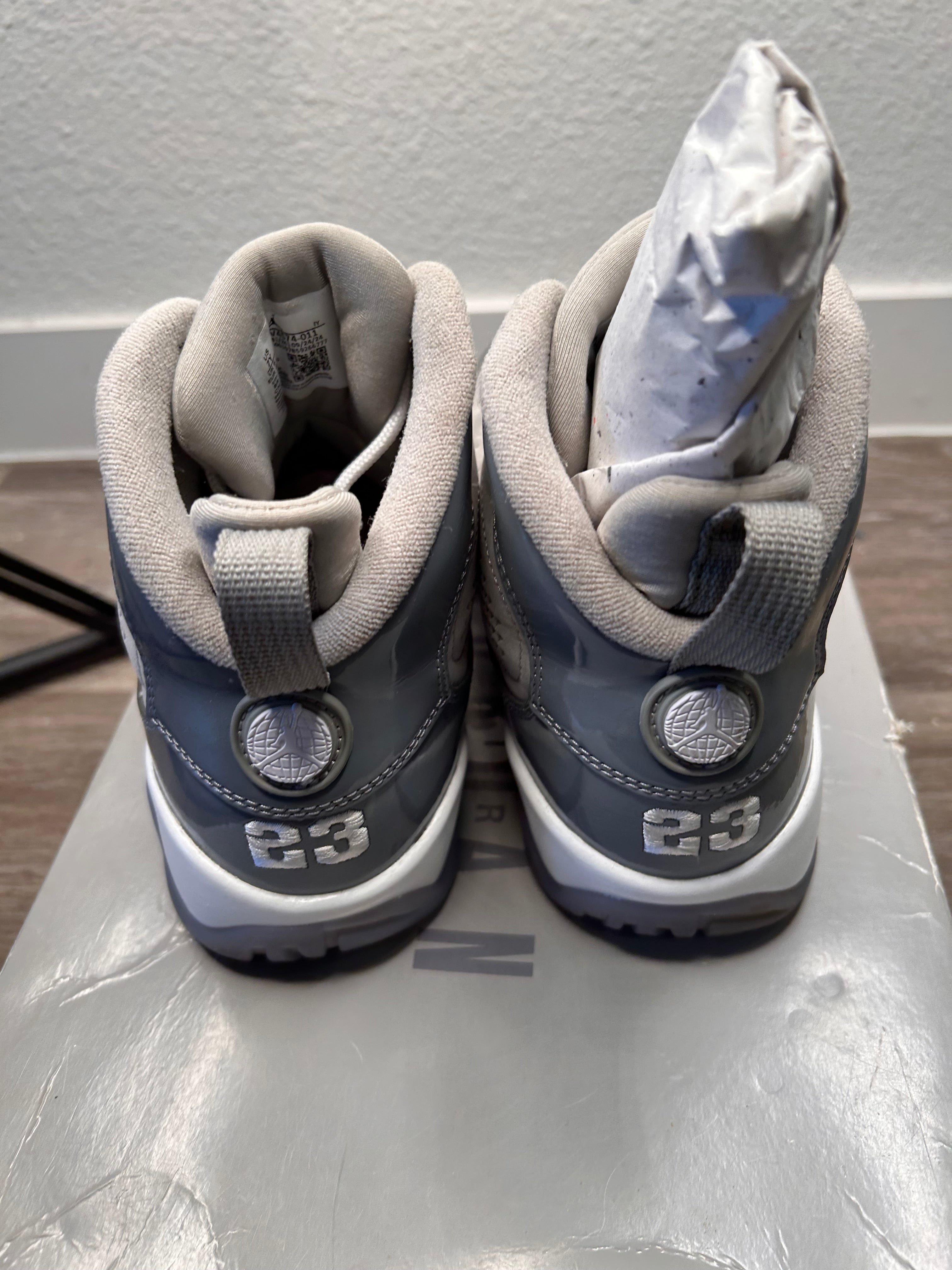 Nike (2025) Air Jordan 9 Retro (GS) Cool Grey HV4574-011 Size 7Y