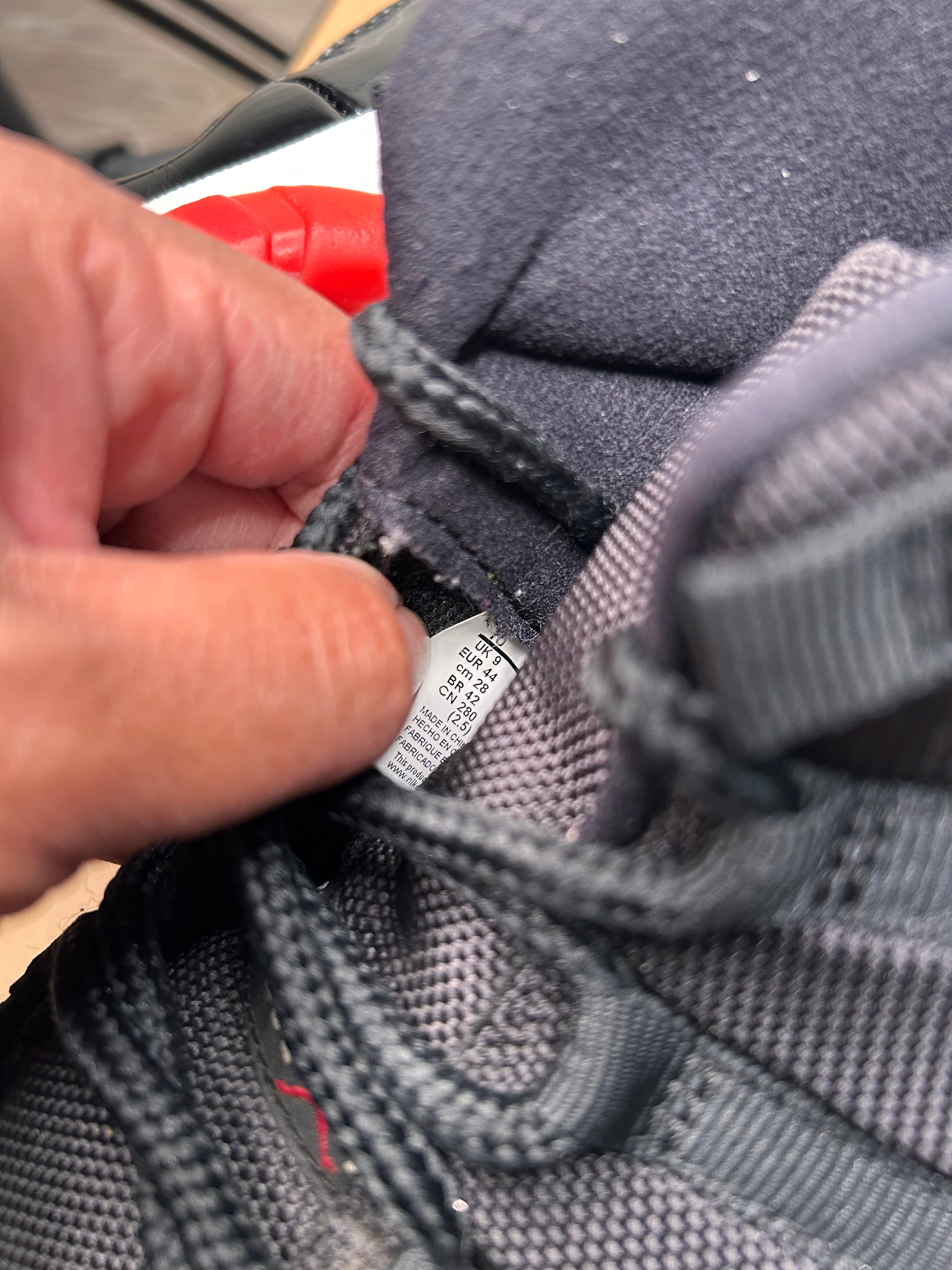 Nike Air Jordan 11 Retro (2019) Size 10 Bred 378037-061 size 10 men’s