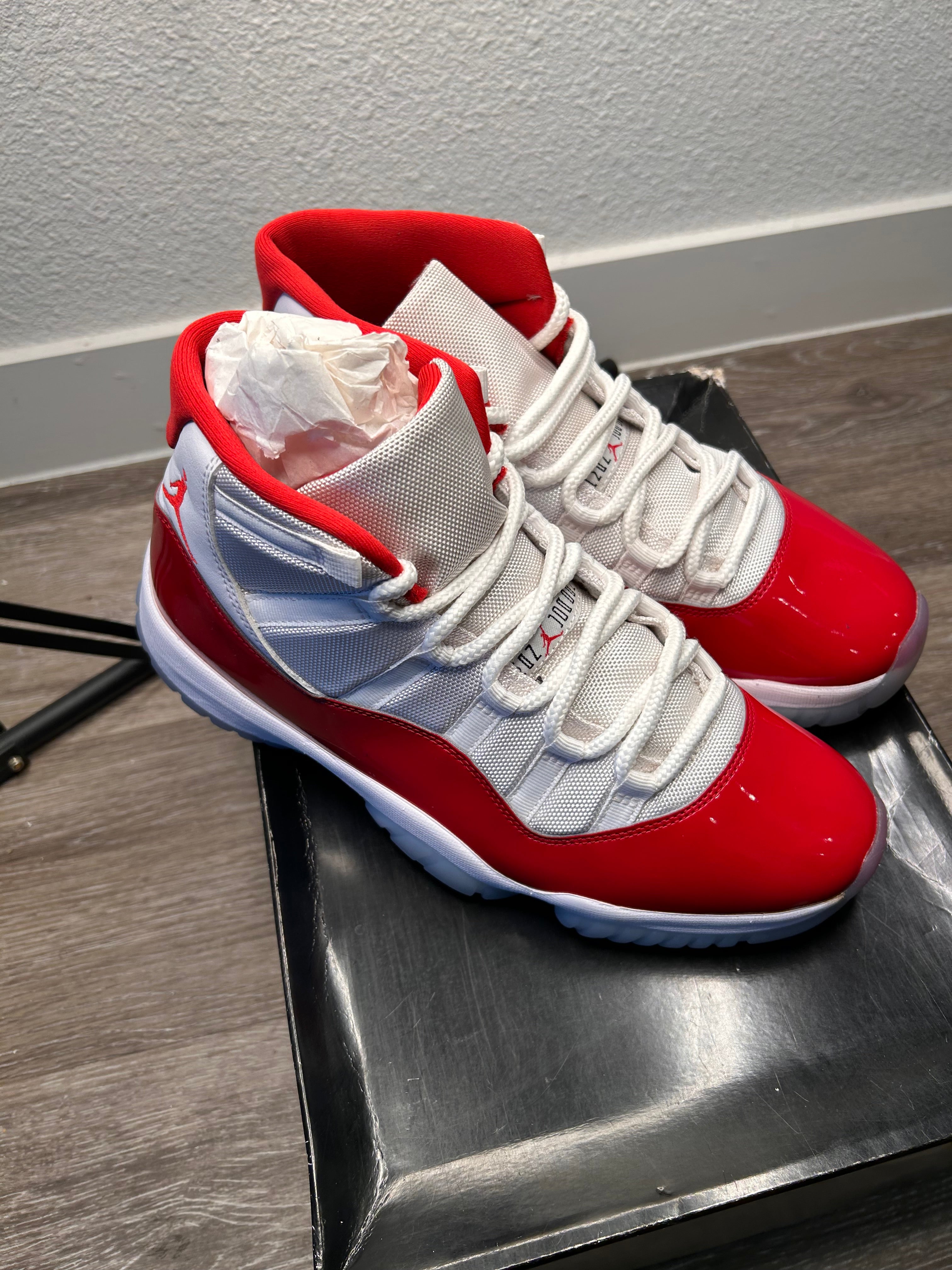 Nike Air Jordan 11 Retro 'Cherry' (2022) CT8012-116 Size 10.5
