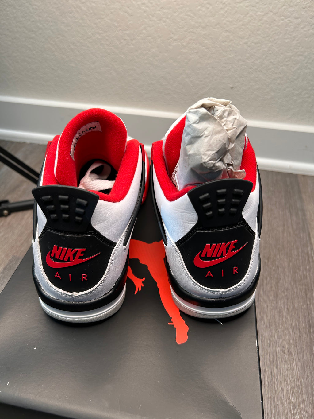 Nike Air Jordan retro 4 size 7Y fire red (2020)