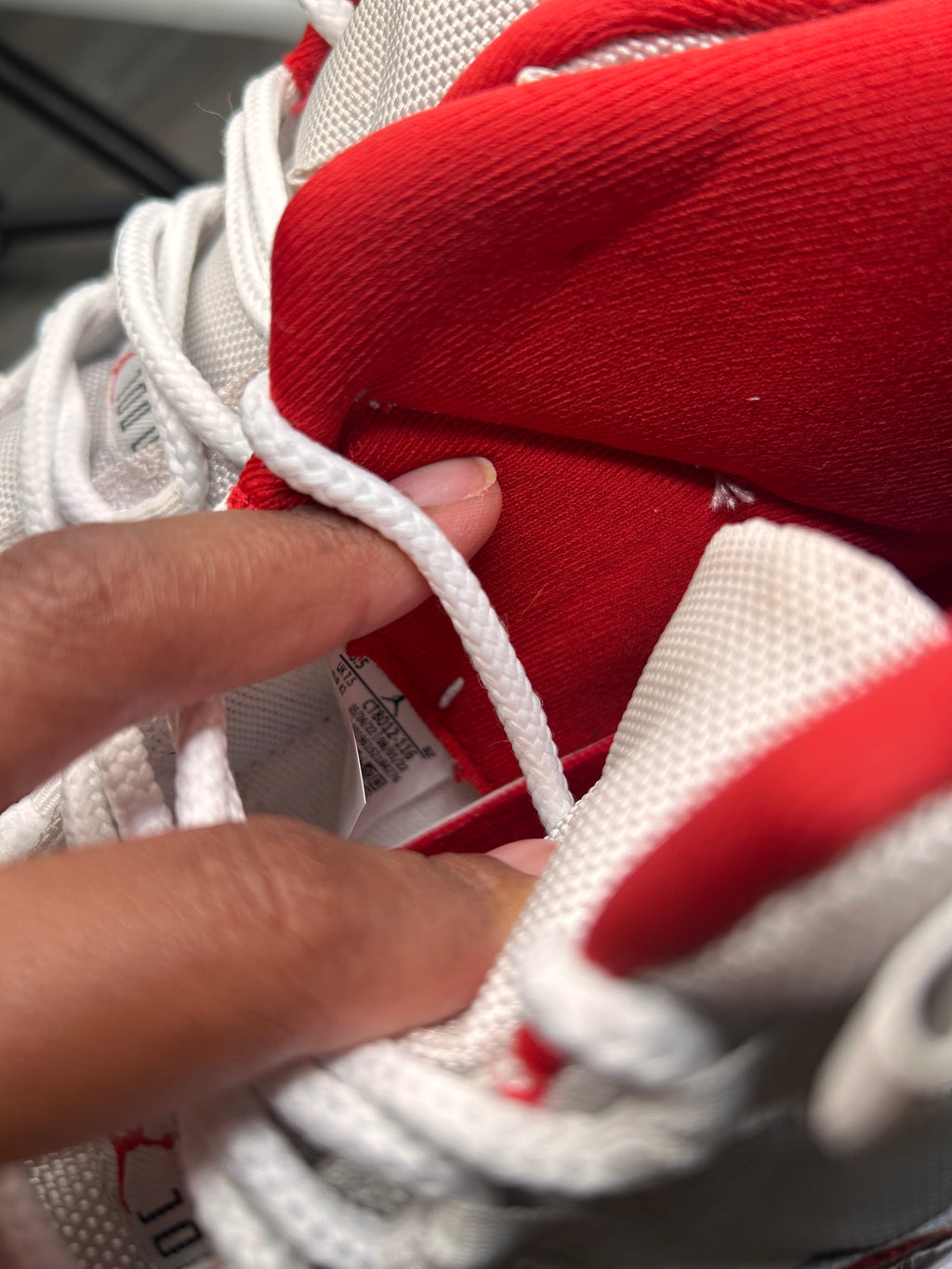 Size 8.5 Nike air Jordan retro 11 CHERRY (2022)