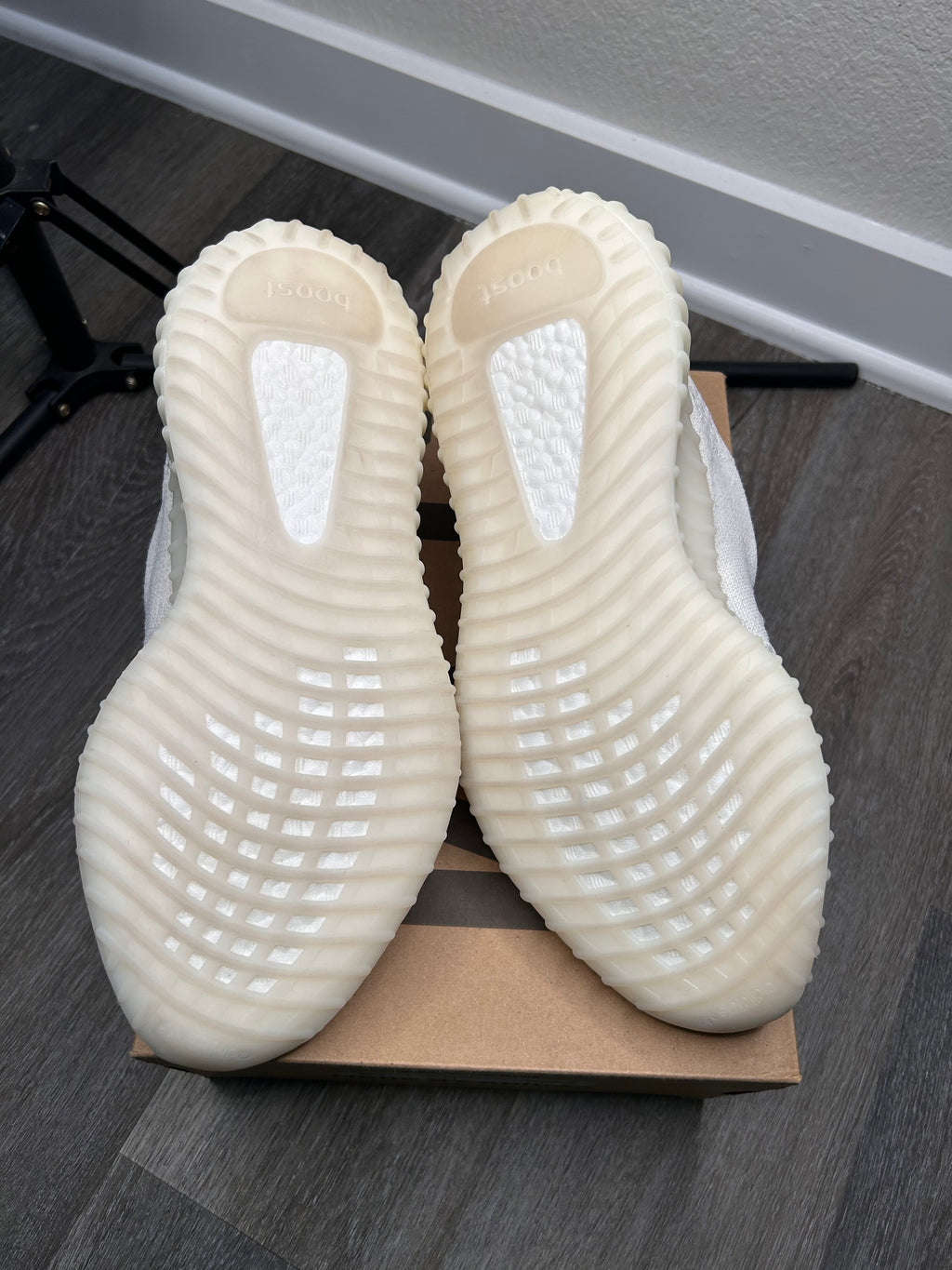 Size 9.5 - adidas Yeezy Boost 350 V2 Bone (2022) HQ6316