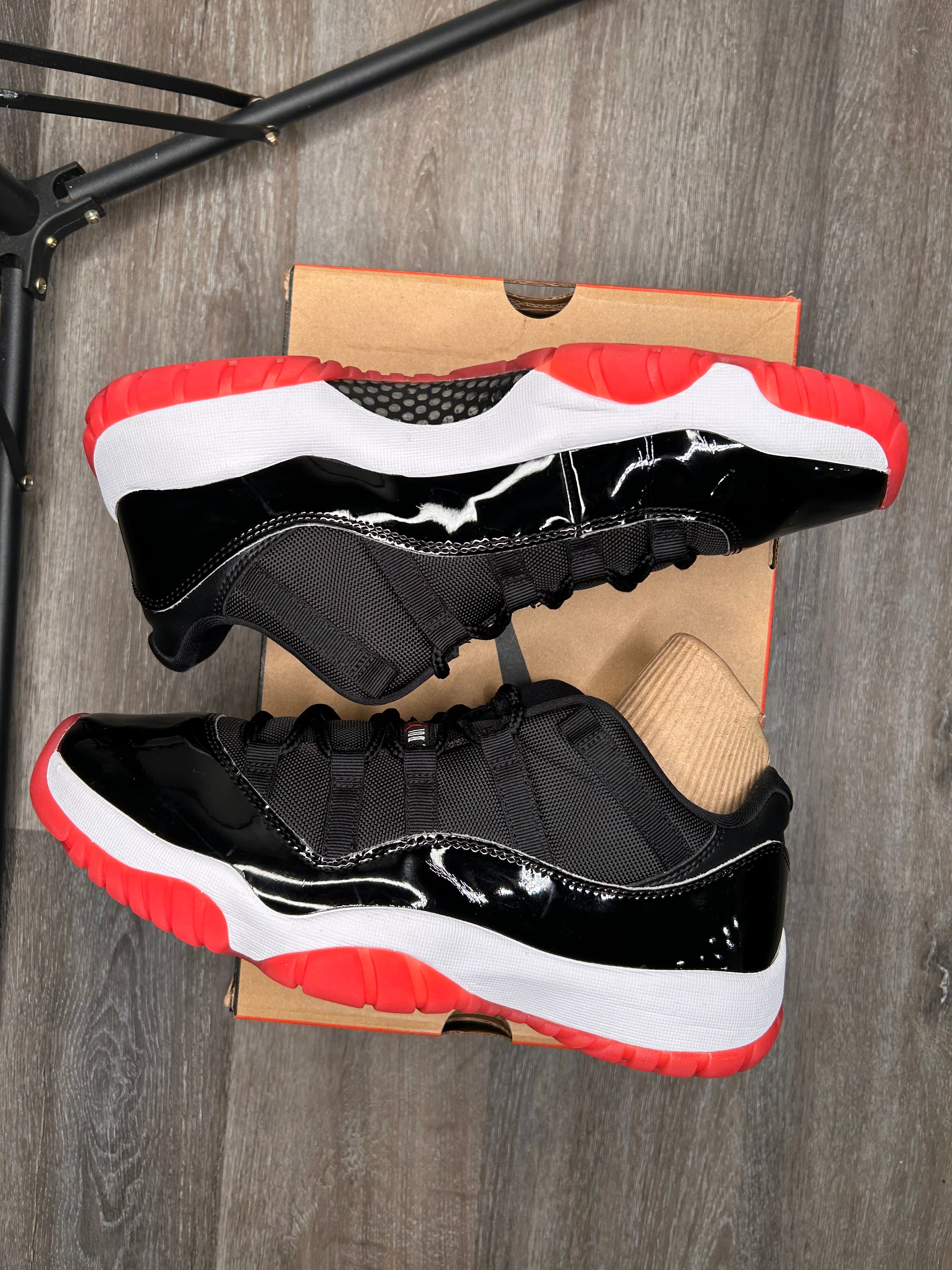 Nike air Jordan retro 11 XI BRED LOW (2025) size 11.5