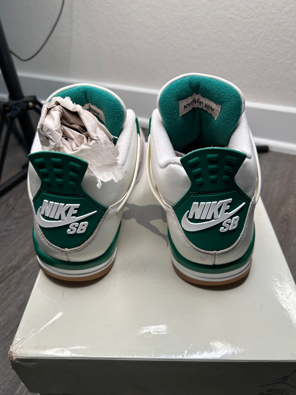 Size 8.5 - Nike SB x Air Jordan 4 Pine Green (2023) DR5415-103
