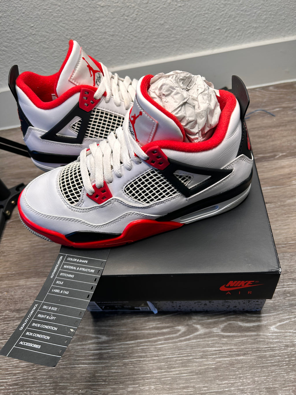 Size 7Y- NIKE AIR Jordan 4 Retro OG Mid Fire Red (2020)