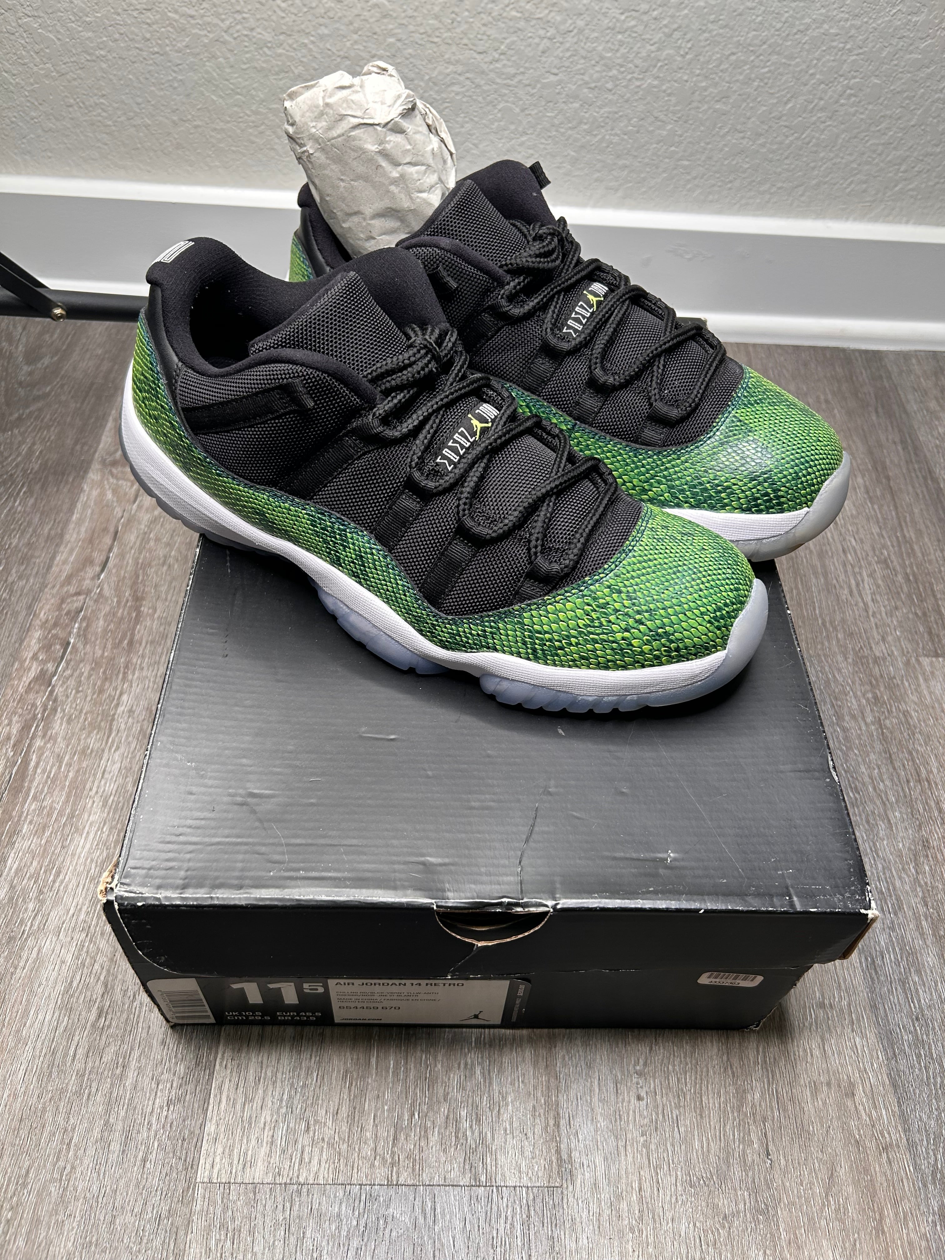 Nike air Jordan 11 XI low (2014) SNAKESKIN VOLT size 11