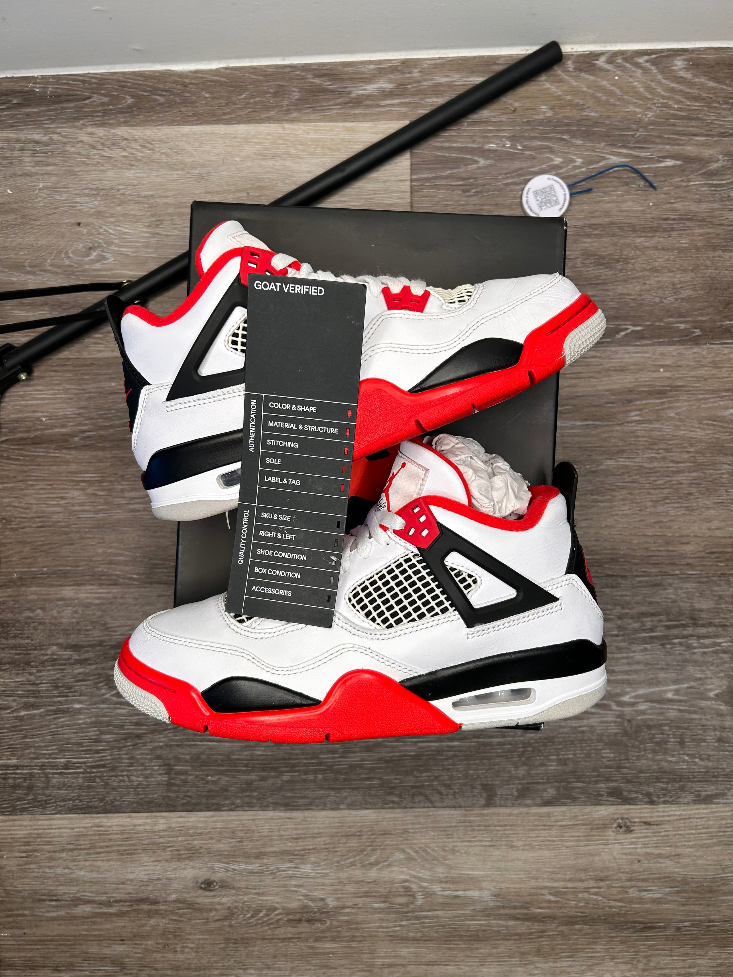 Size 7Y- NIKE AIR Jordan 4 Retro OG Mid Fire Red (2020)