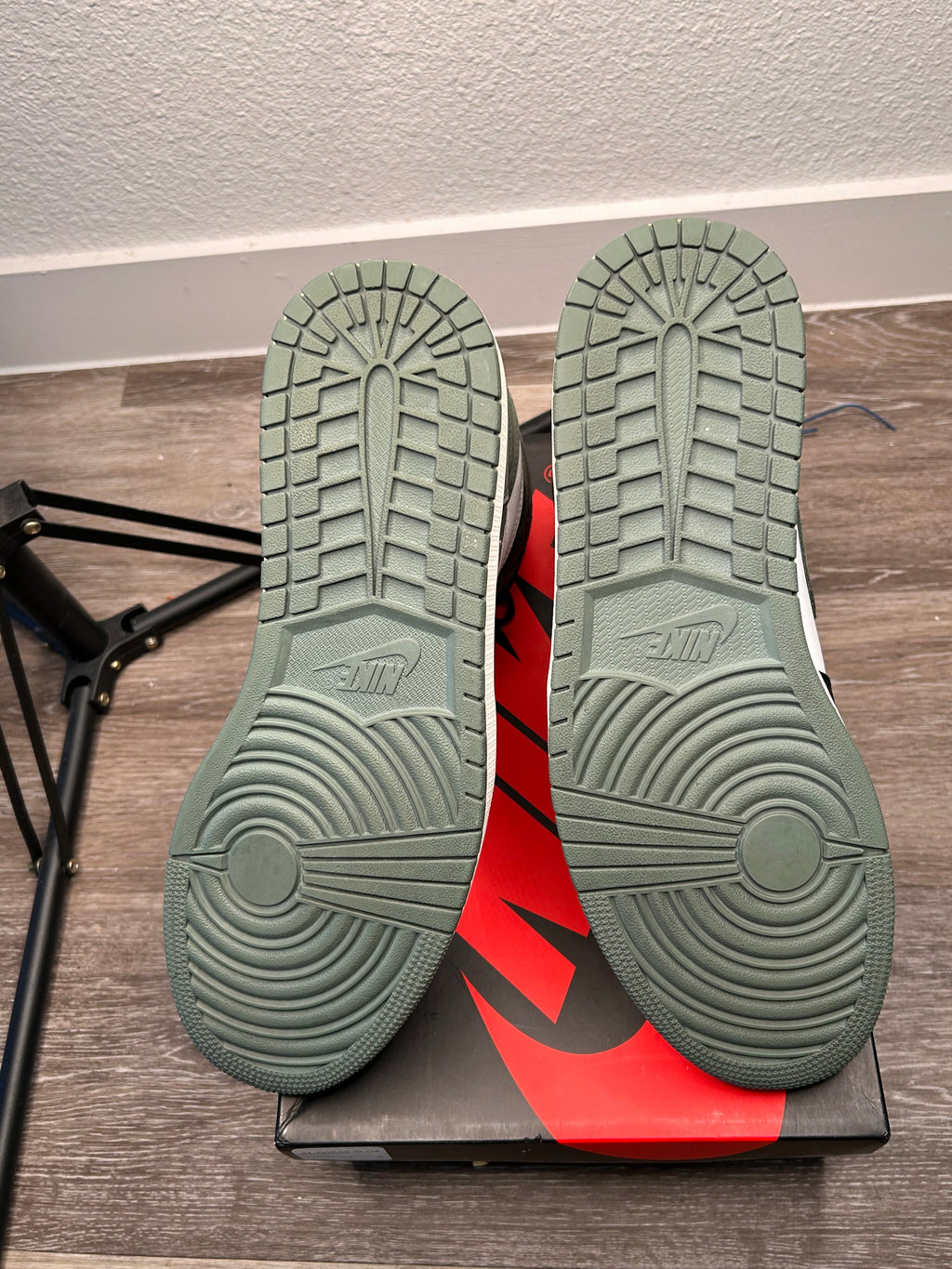 Nike Air Jordan 1 Retro High OG “Clay Green” (2018) 555088-135 Men’s US Size 13