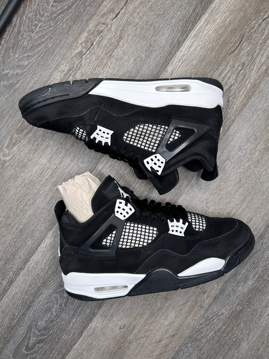 Size 10.5 - Jordan 4 Retro White Thunder Black (2024) FQ8138-001