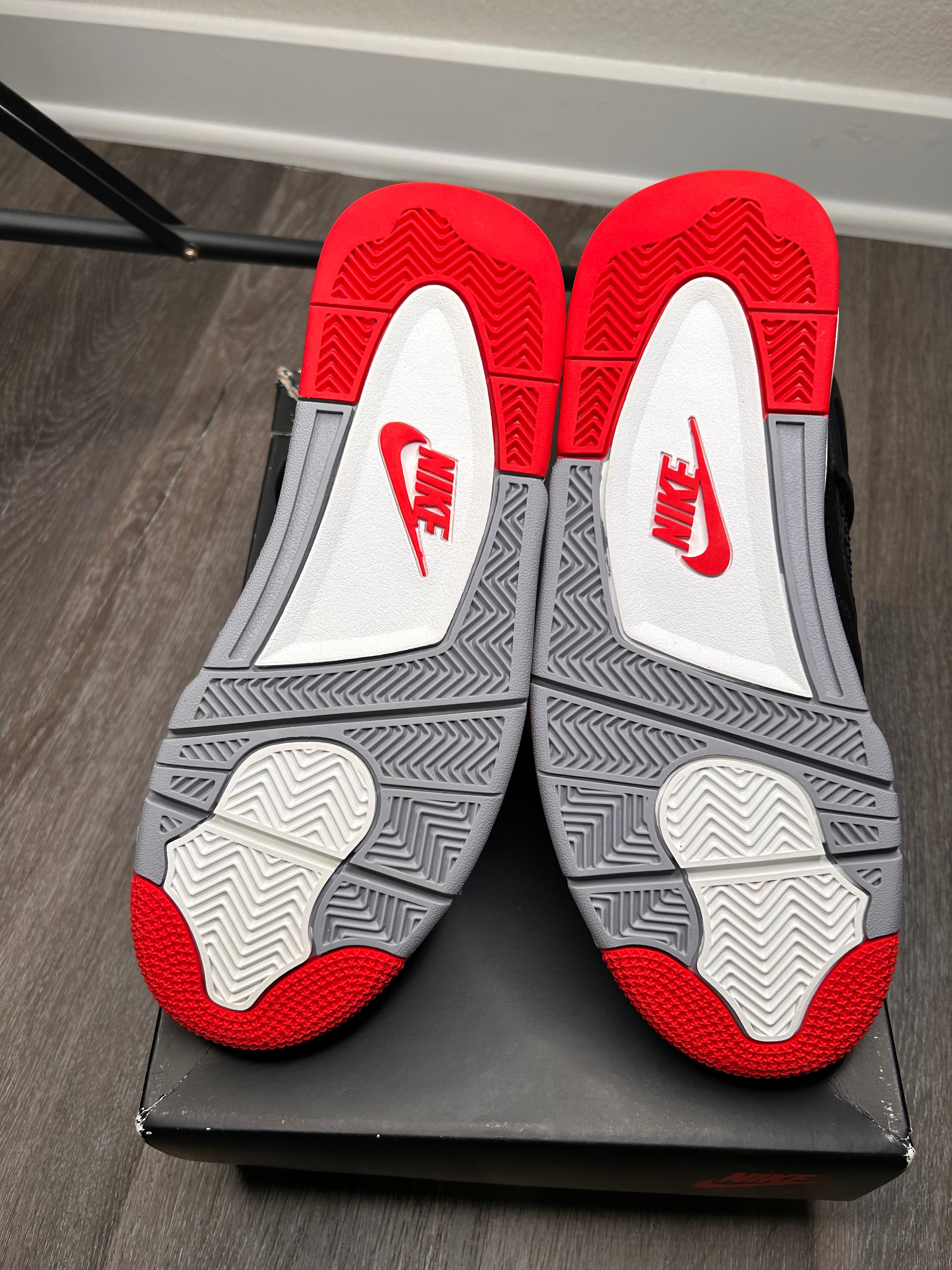 Nike air Jordan 4 BRED reimagined size 9 (2024)
