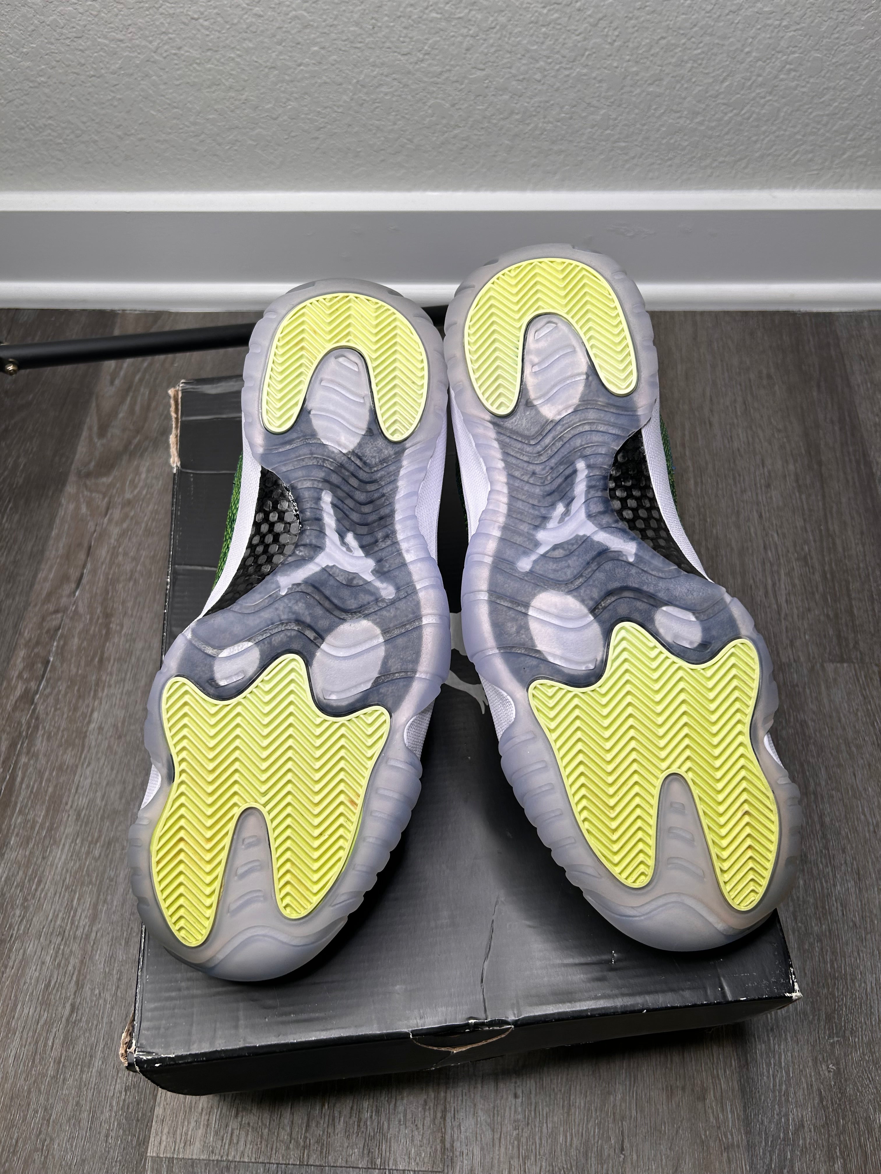 Nike air Jordan 11 XI low (2014) SNAKESKIN VOLT size 11