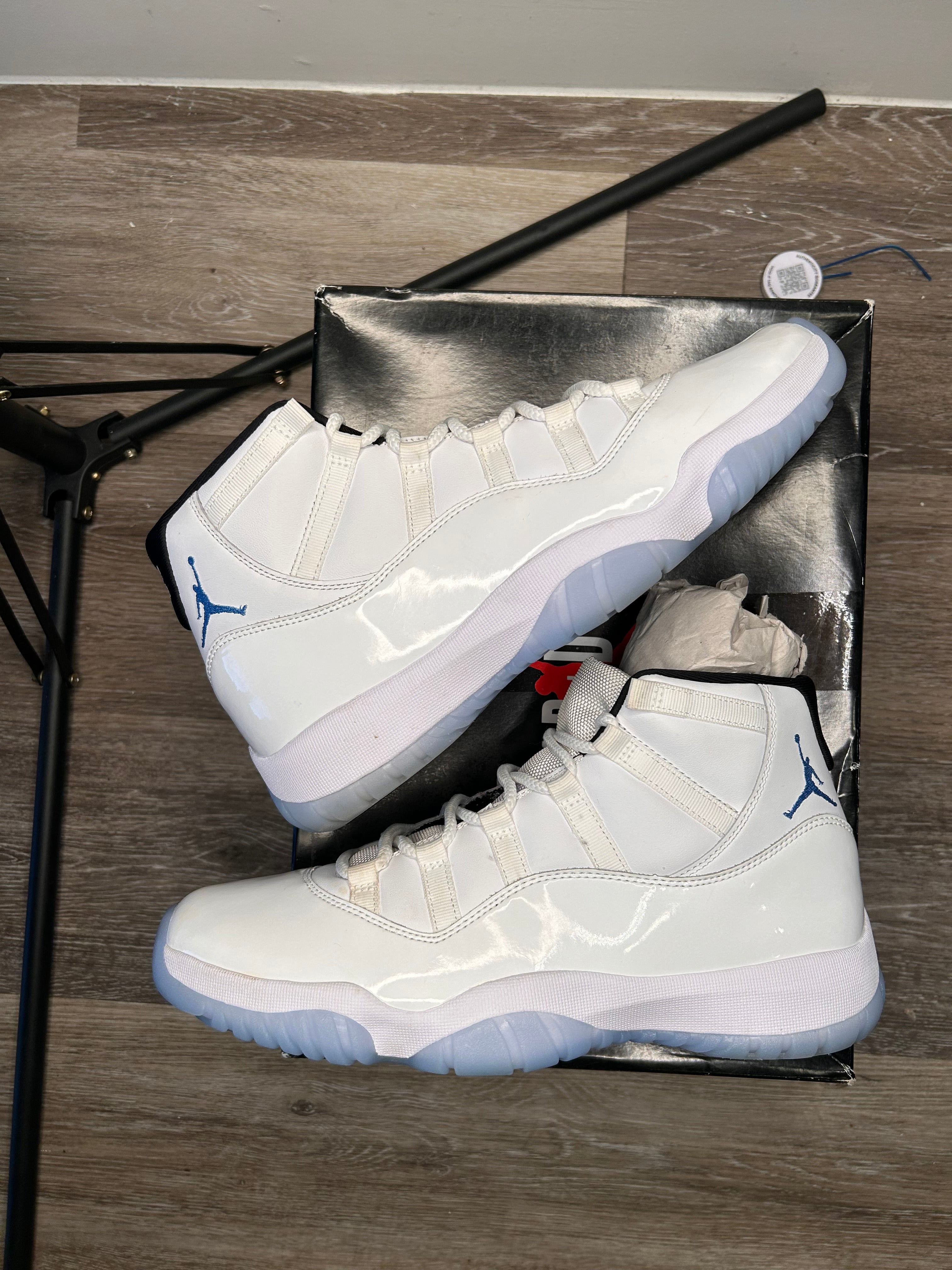 Size 11.5 - Nike Air Jordan 11 Retro (2024) Legend Blue / Columbia