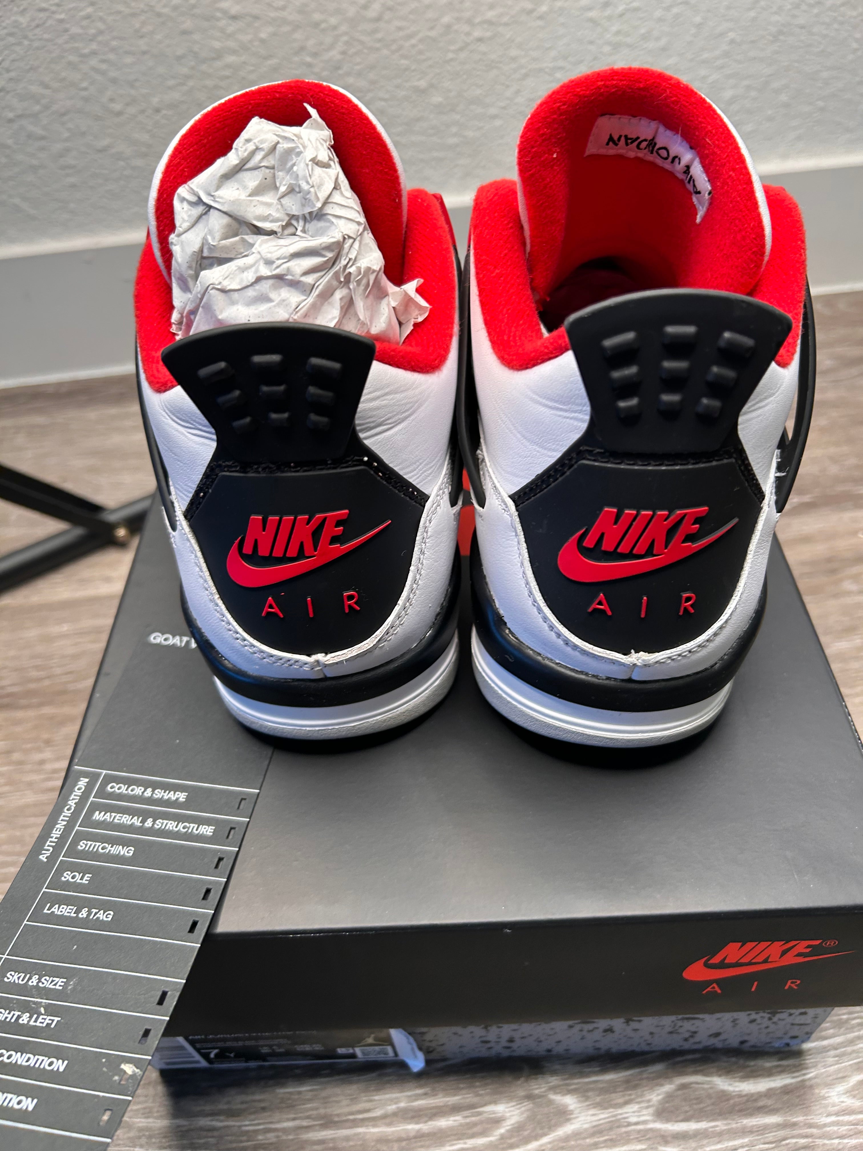 Size 7Y- NIKE AIR Jordan 4 Retro OG Mid Fire Red (2020)