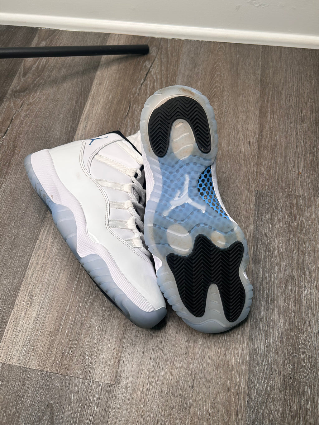 Size 8.5 Nike air Jordan retro 11 LEGEND BLUE (2024)