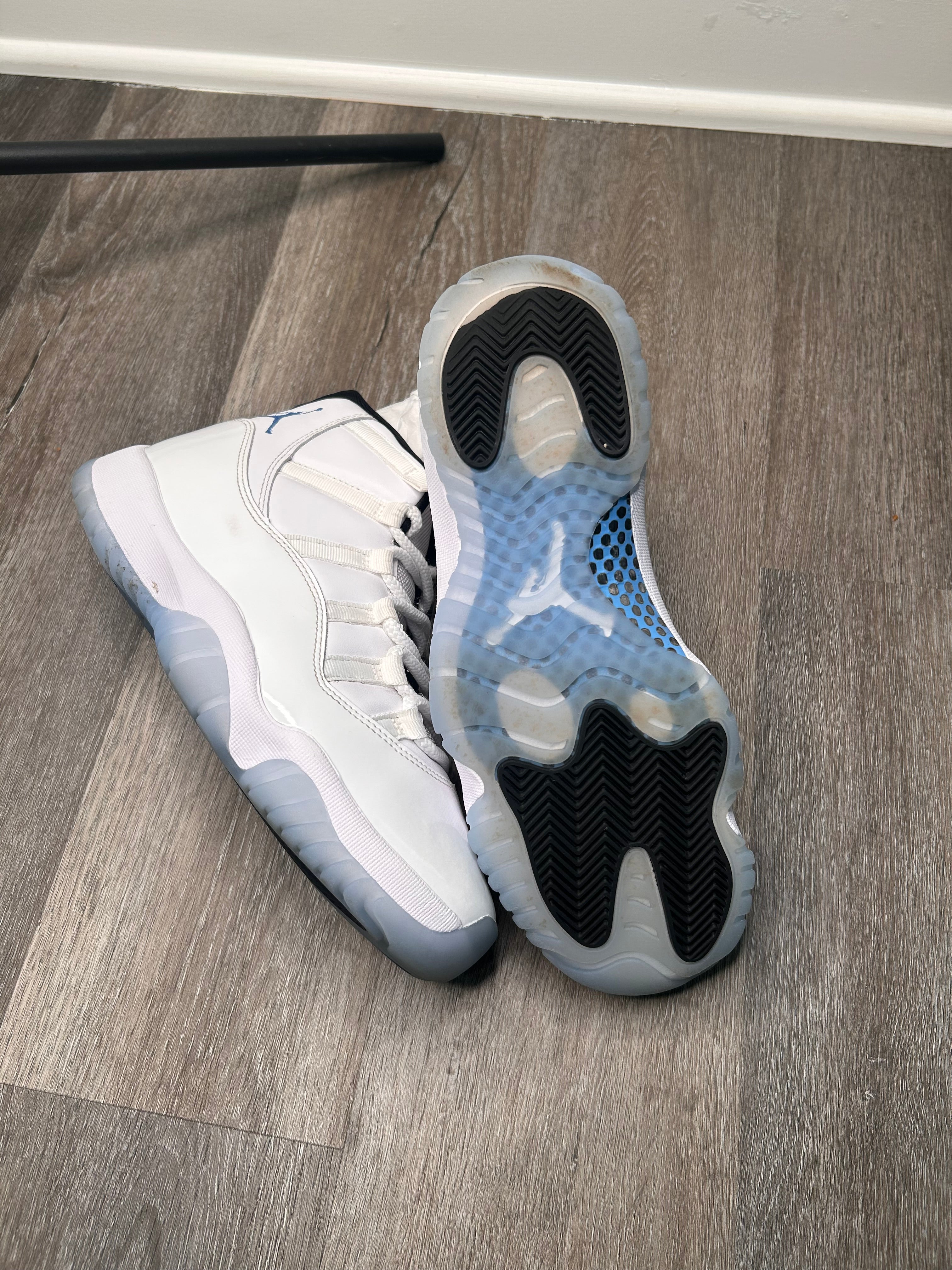 Size 8.5 Nike air Jordan retro 11 LEGEND BLUE (2024)