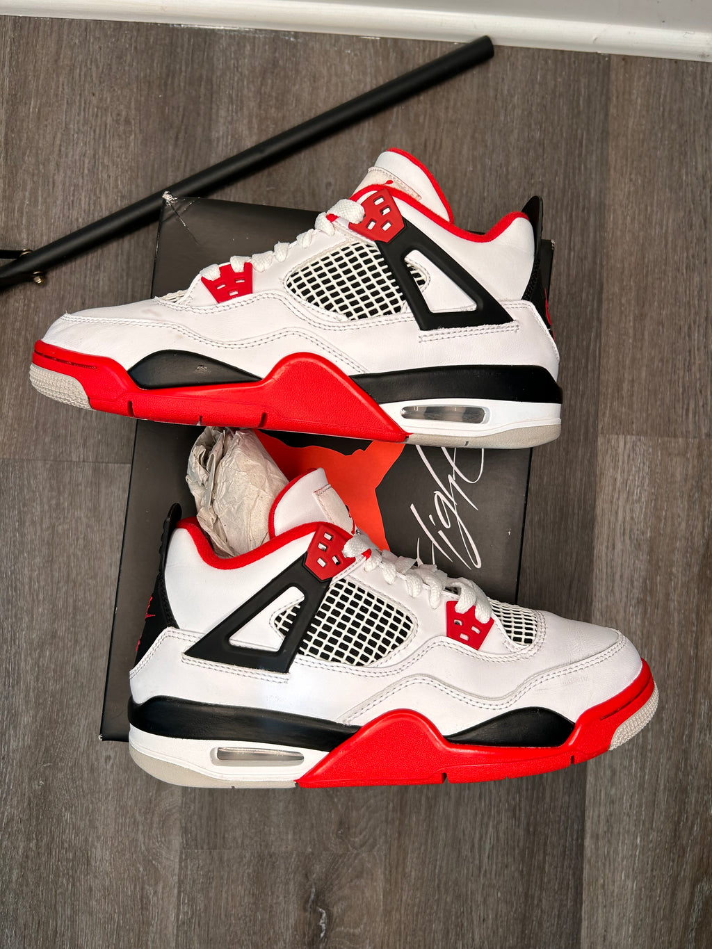 Nike Air Jordan retro 4 size 7Y fire red (2020)