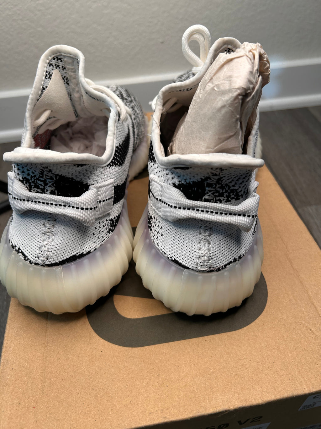Adidas Yeezy 350 ZEBRA (2022) size 10.5