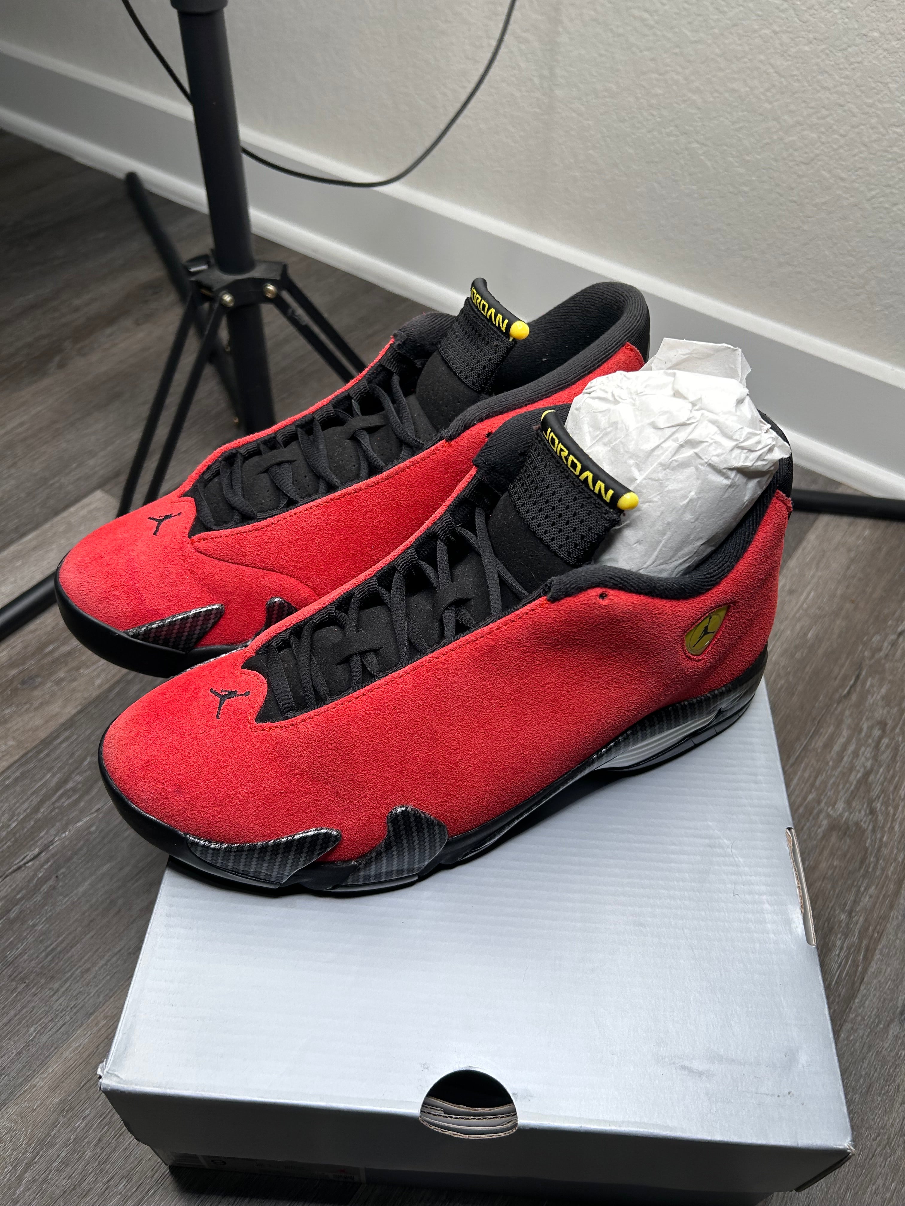 Size 9.5 Nike Air Jordan 14 Retro Ferrari 2025 Red Mens IF5015