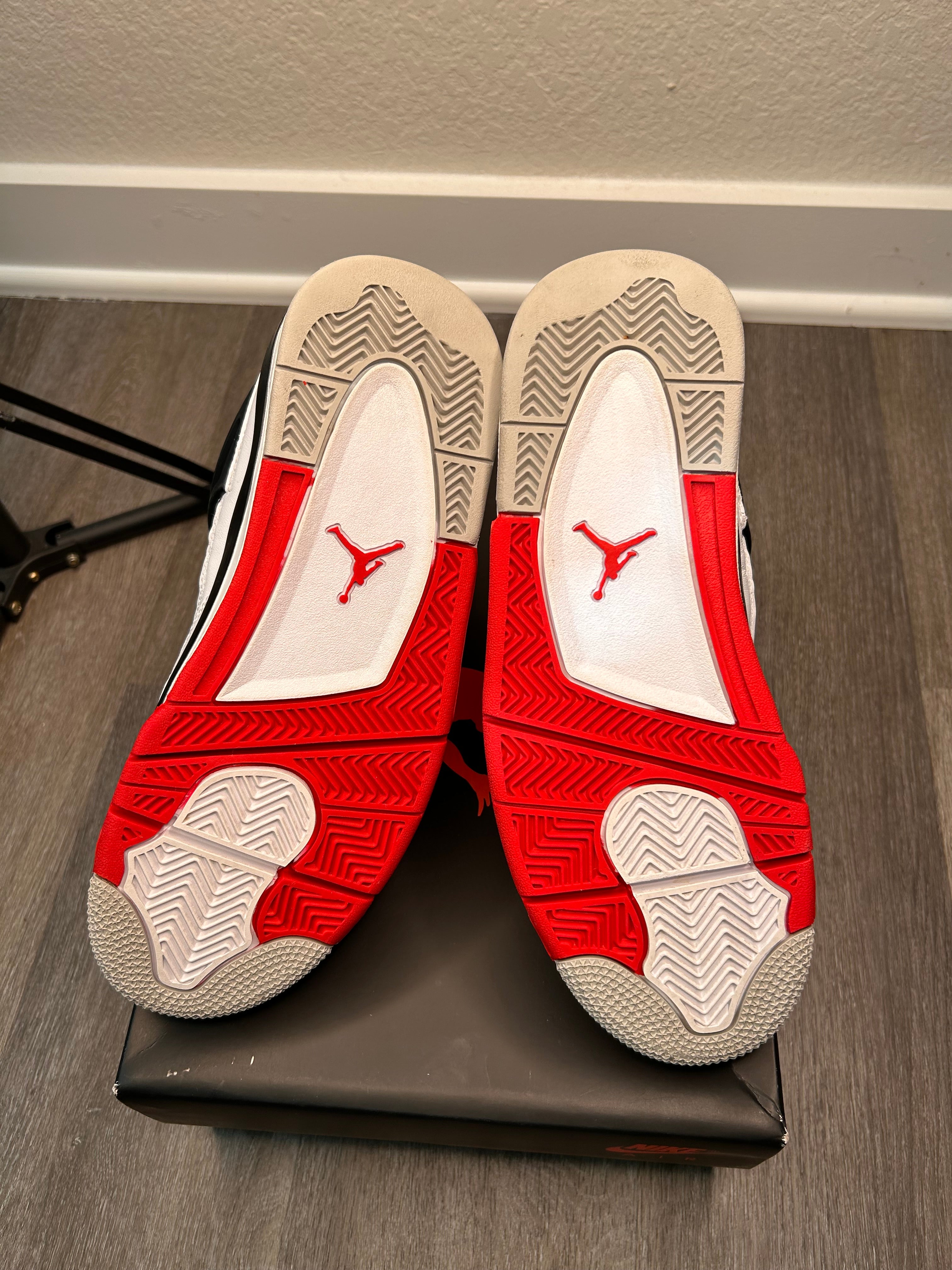 Nike Air Jordan retro 4 size 7Y fire red (2020)