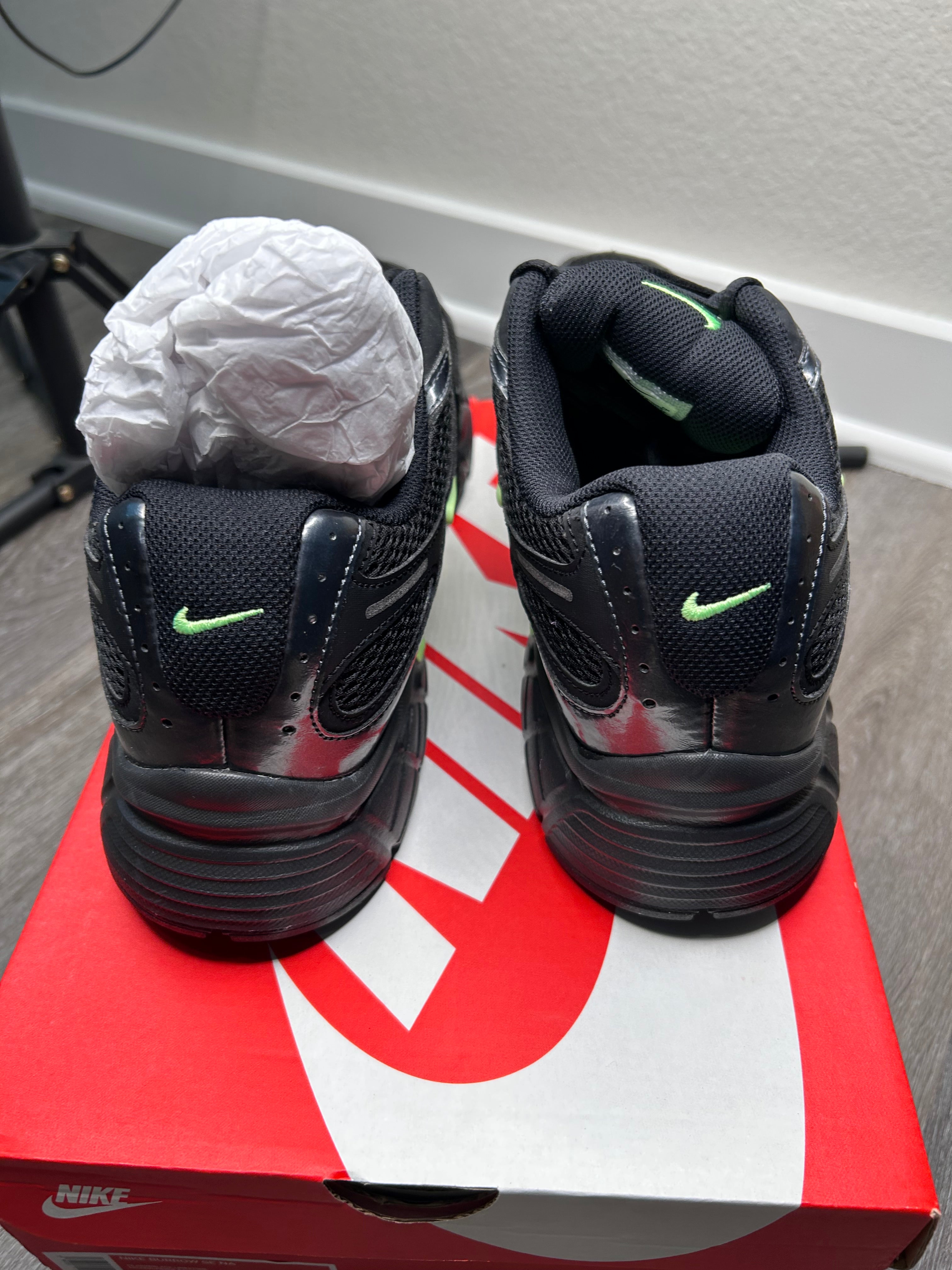 Size 13 - Nike V5 RNR LIME BLAST HJ5228-005