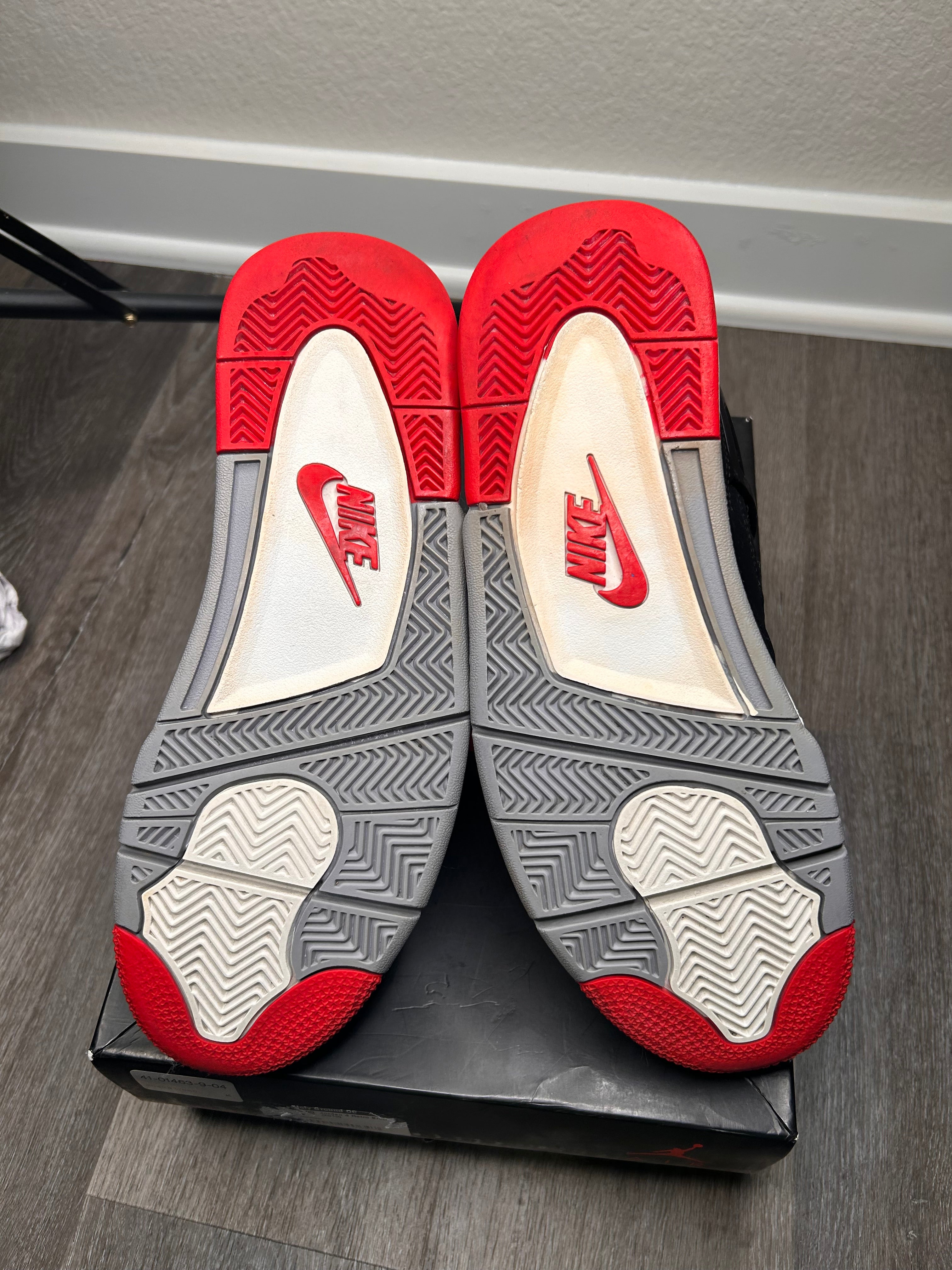 Size 9 Nike air Jordan retro 4 BRED (2019)