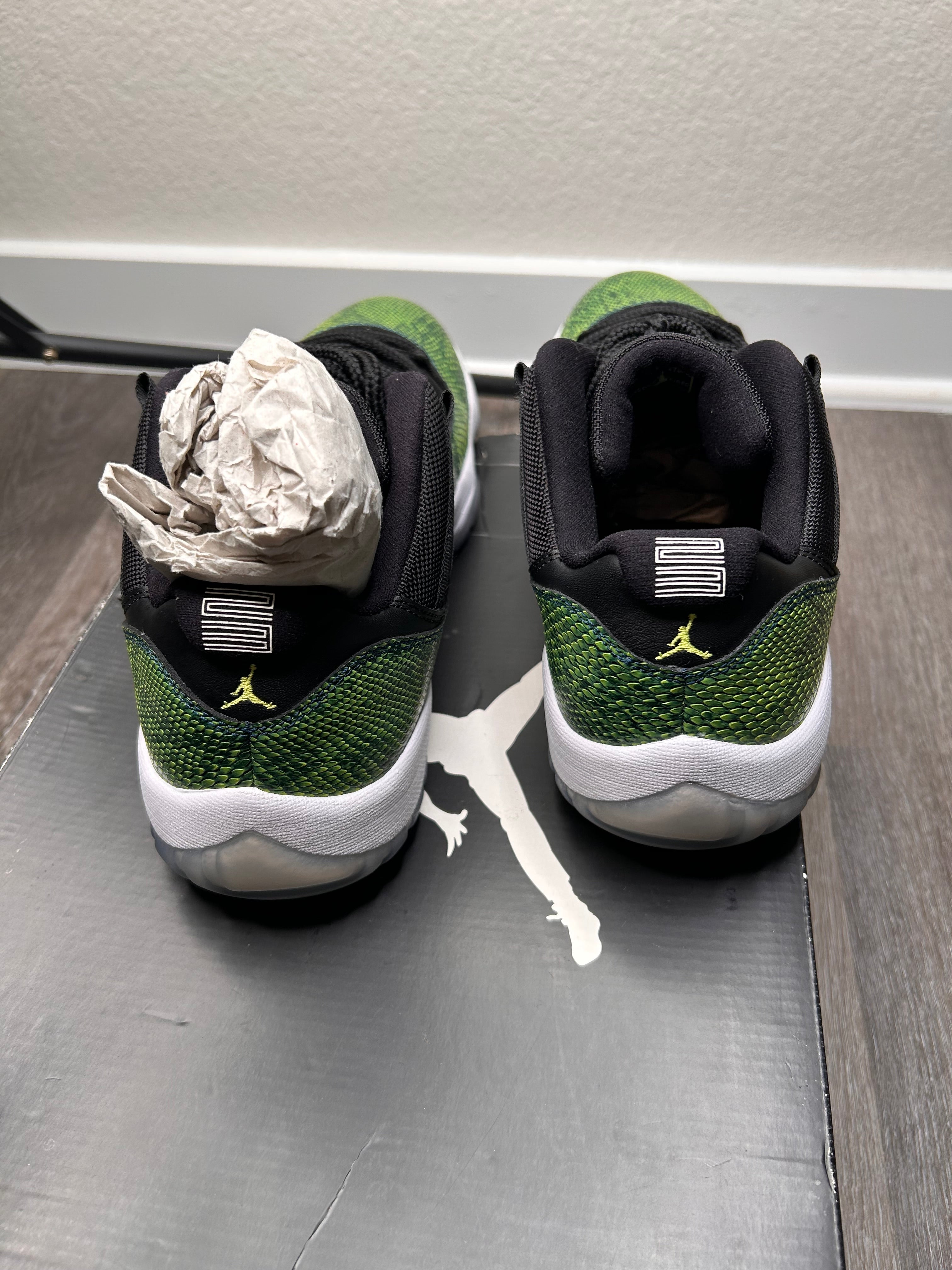 Nike air Jordan 11 XI low (2014) SNAKESKIN VOLT size 11
