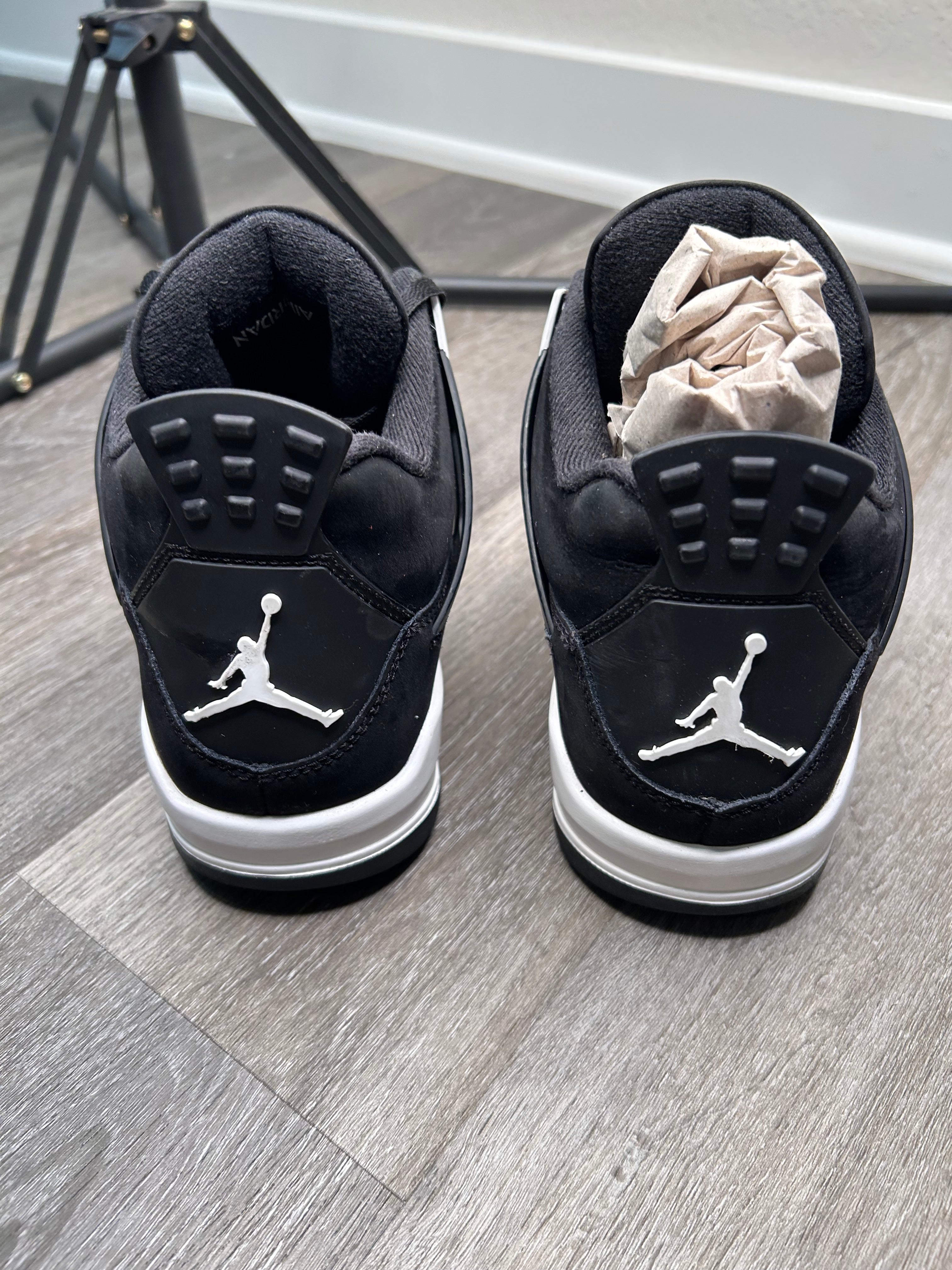Size 10.5 - Jordan 4 Retro White Thunder Black (2024) FQ8138-001