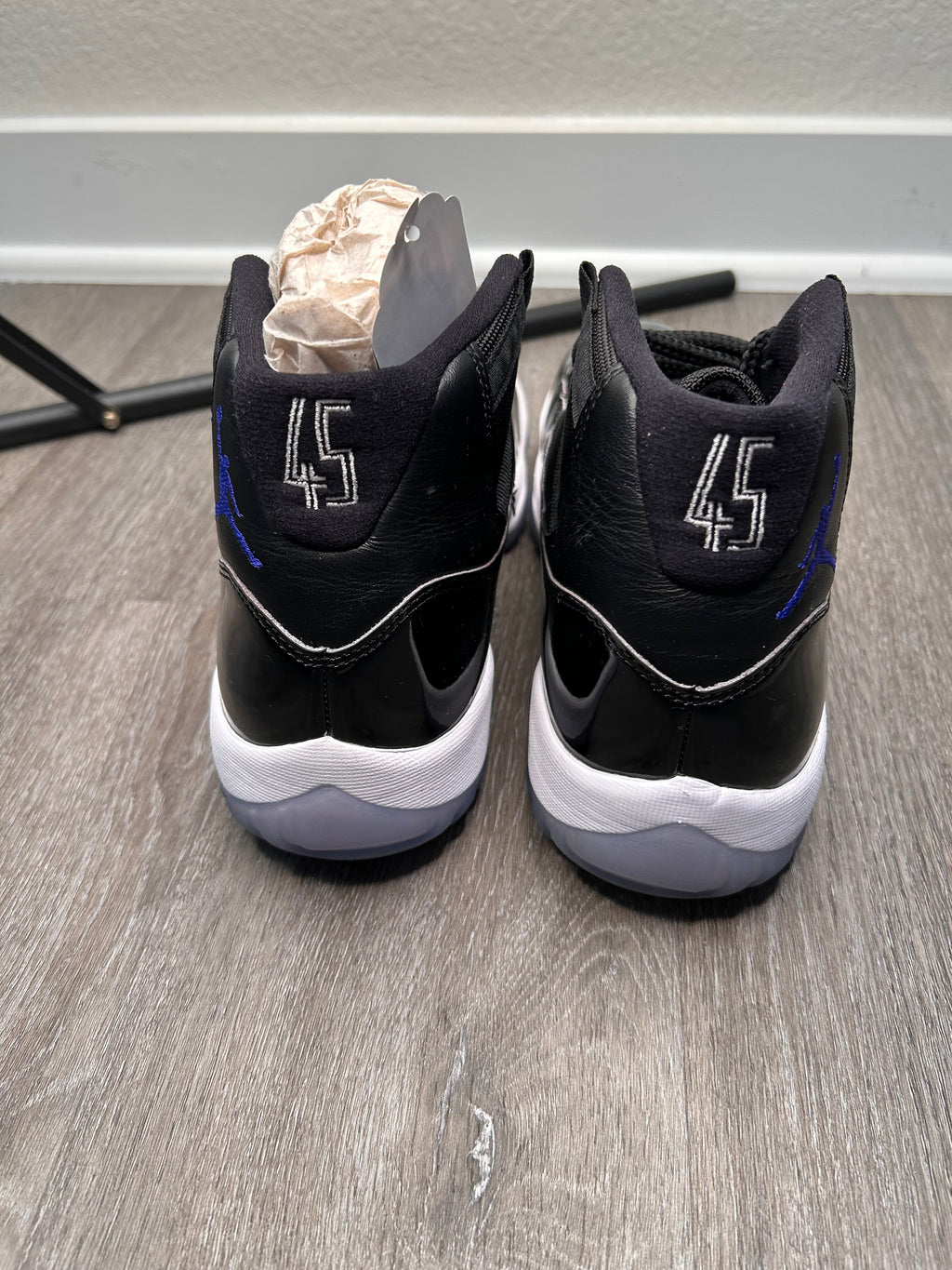 Nike Air Jordan retro 11 space jam size 9 men’s  ￼