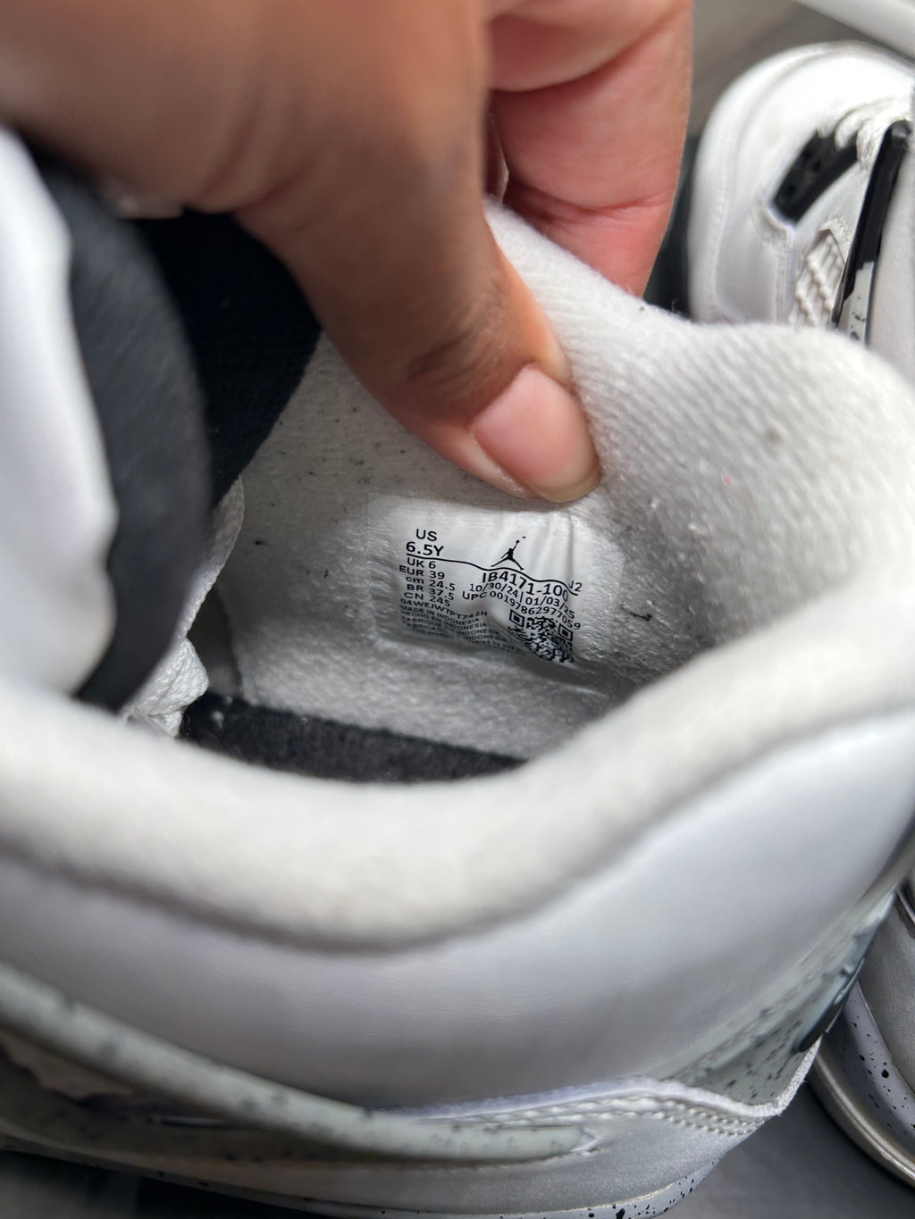 Size 6.5Y Nike Air Jordan 4 Retro OG White Cement GS Kids FV5029-100 Sneaker