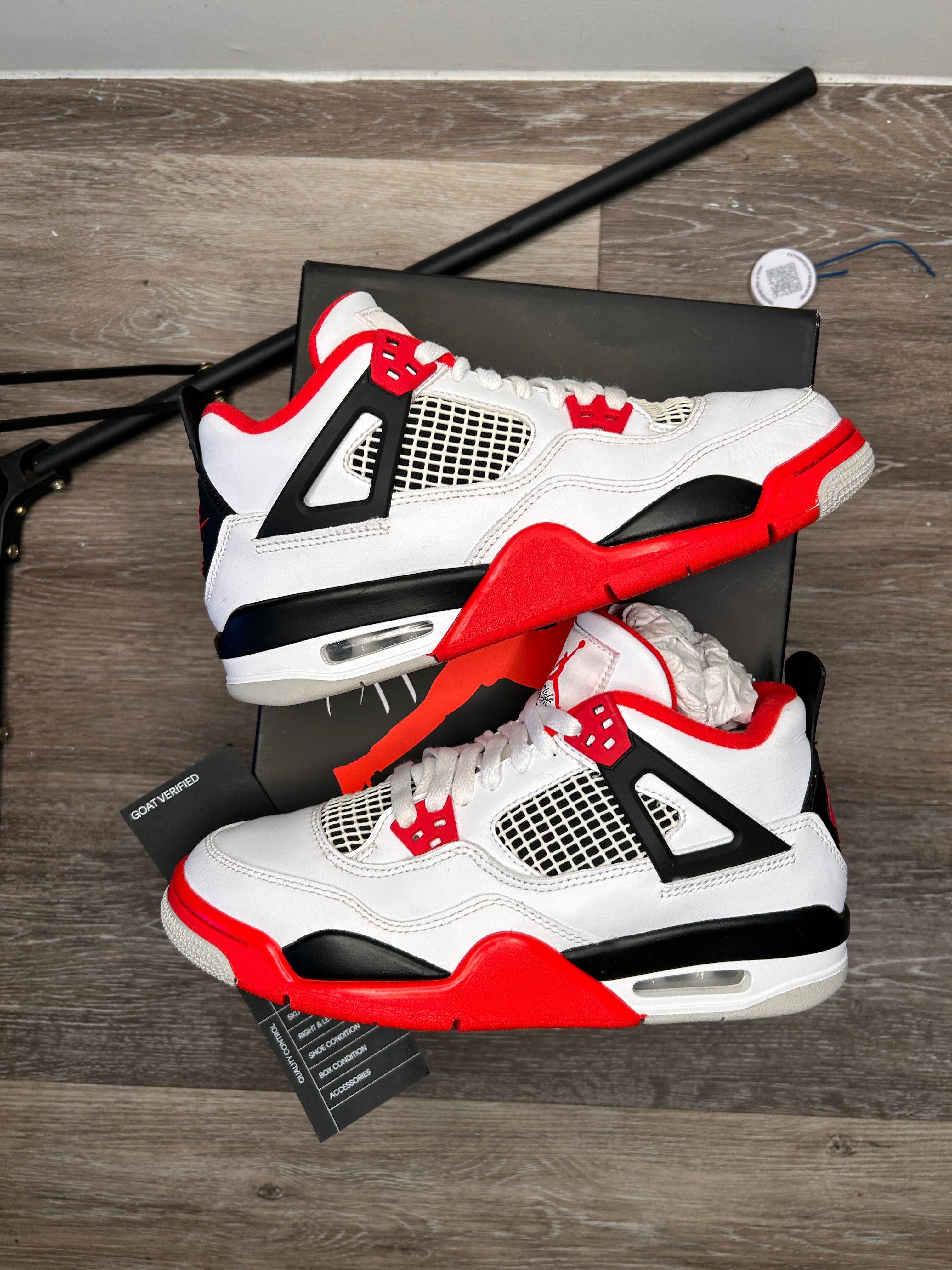 Size 7Y- NIKE AIR Jordan 4 Retro OG Mid Fire Red (2020)