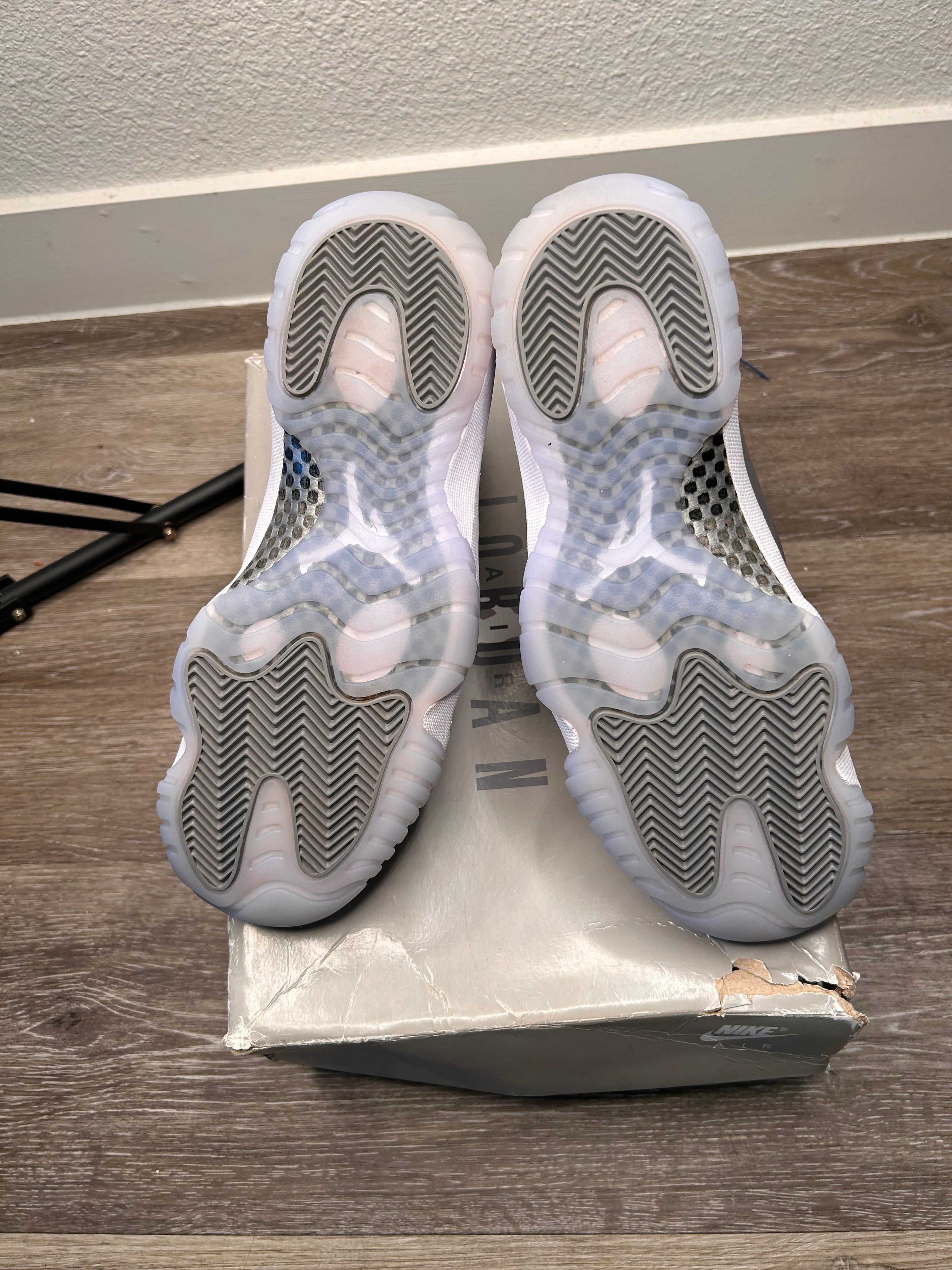 Mens Nike Air Jordan 11 Men's Cool Grey Sneakers Size 8 (2021)