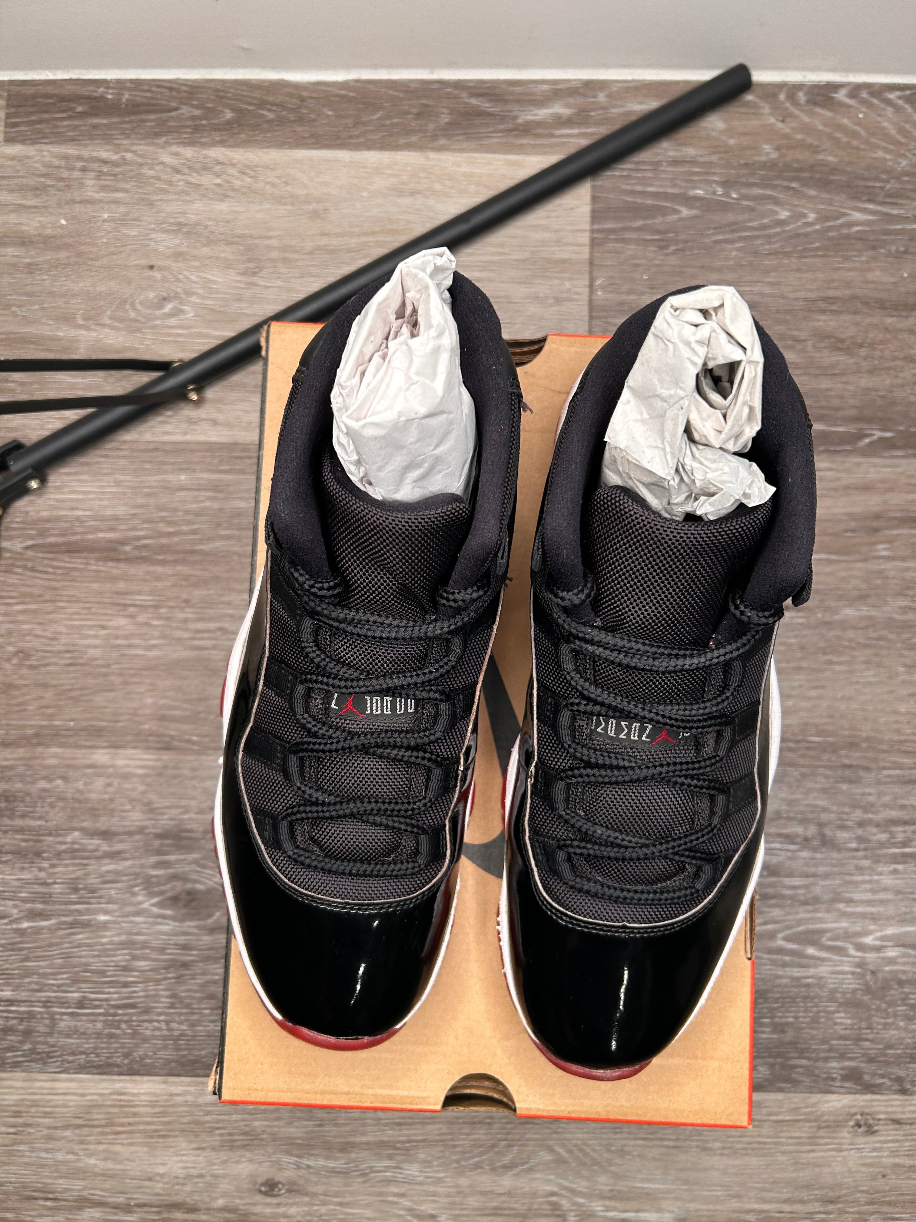 Nike Air Jordan 11 Retro (2019) Size 10 Bred 378037-061 size 10 men’s