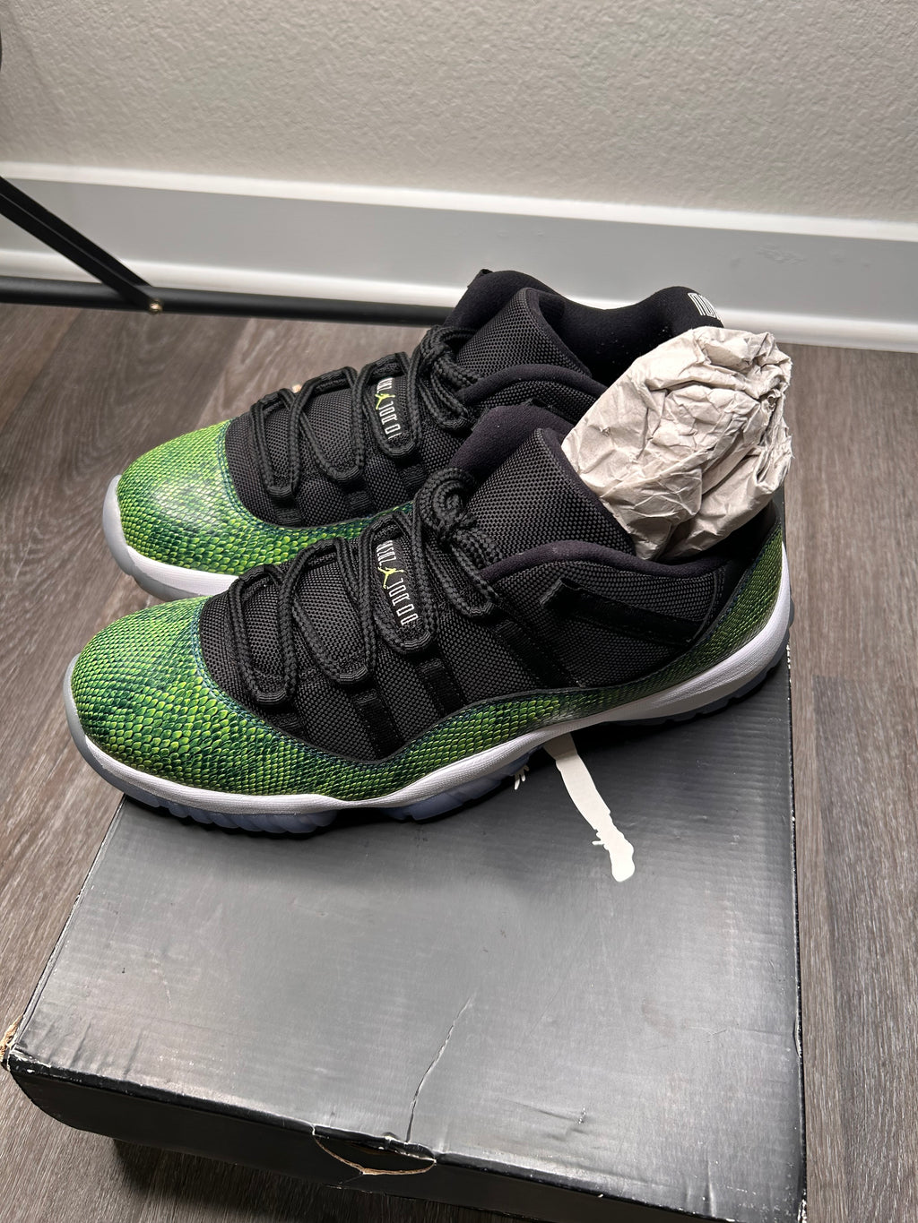 Nike air Jordan 11 XI low (2014) SNAKESKIN VOLT size 11