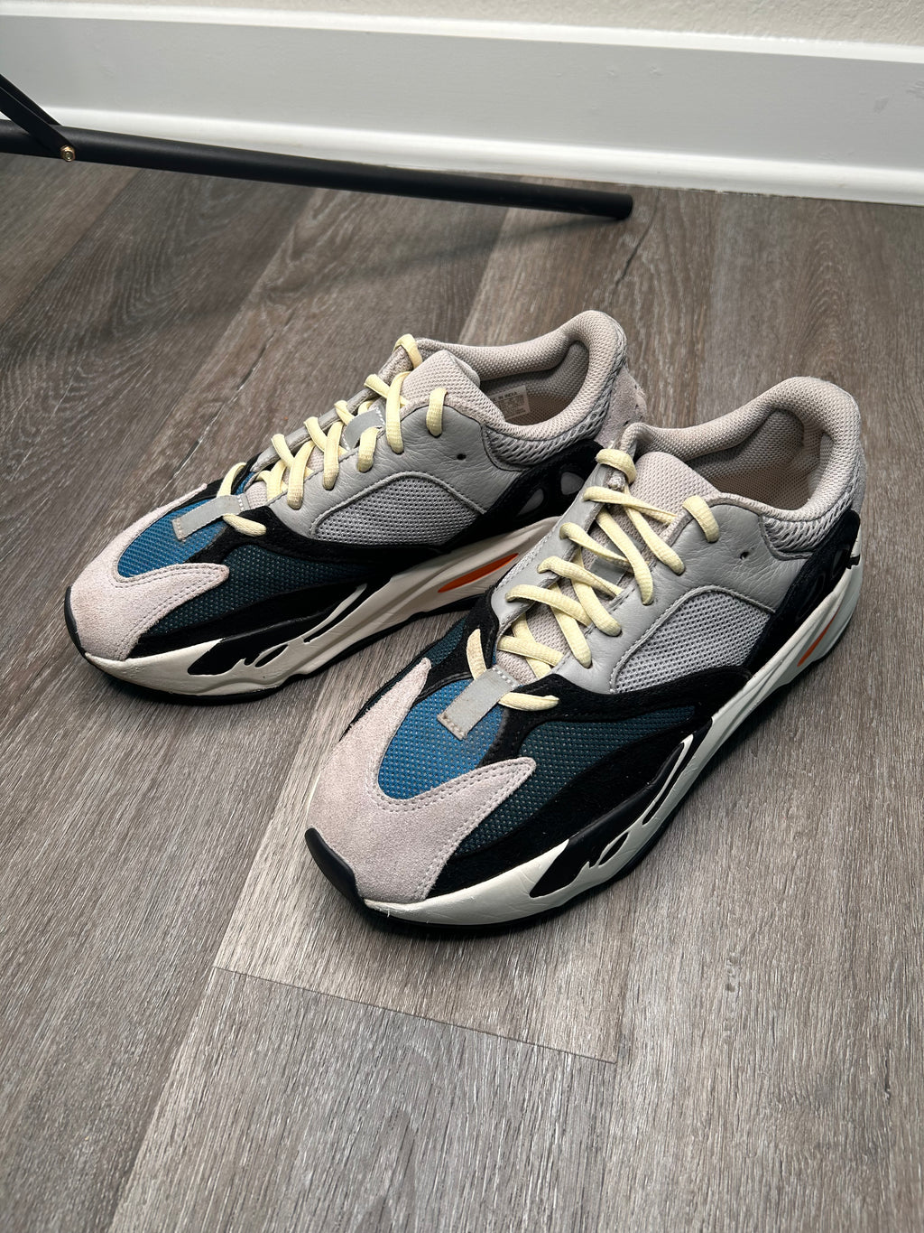 Size 8 men’s Yeezy 700 wave runner (adidas)