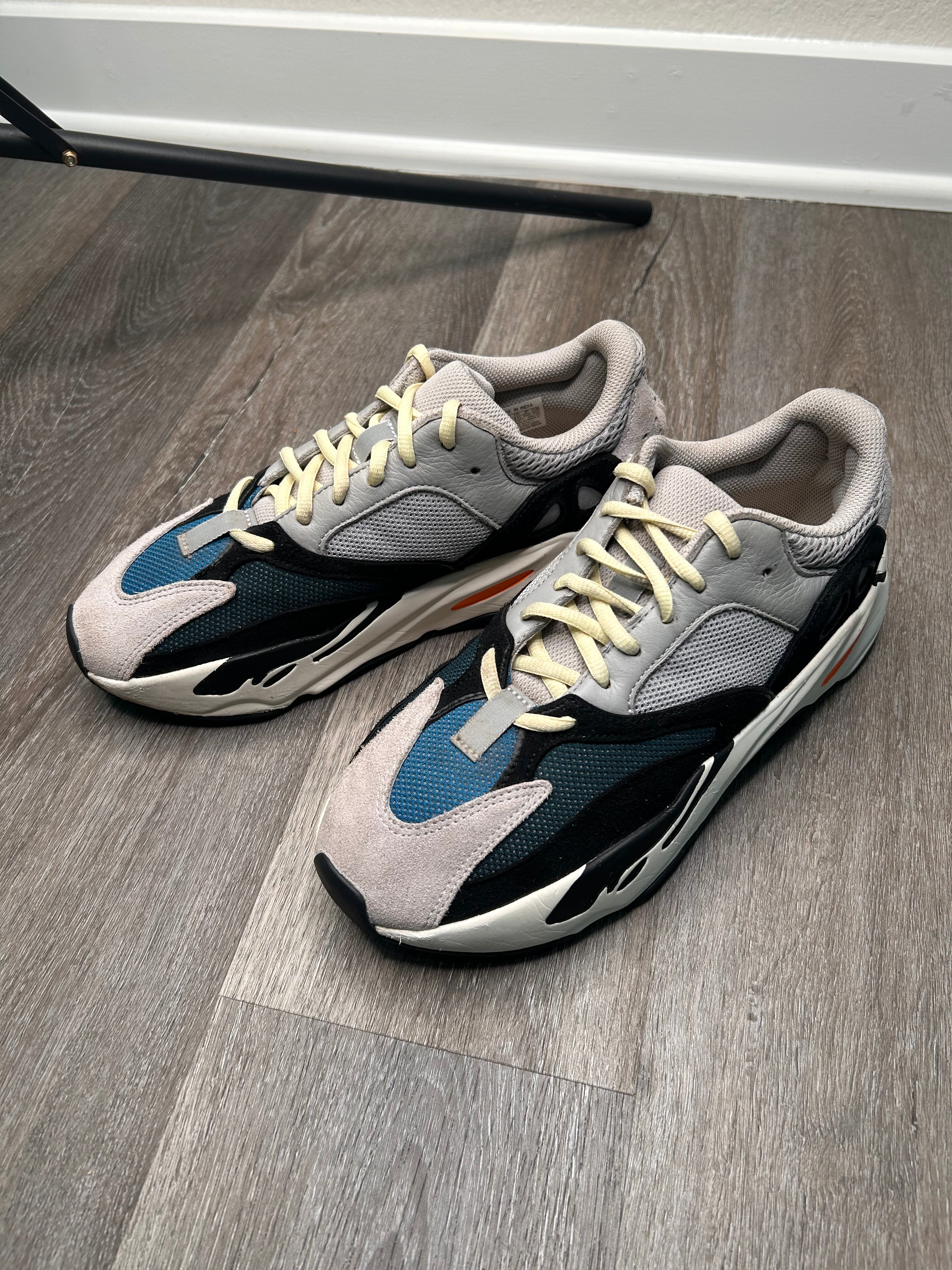 Size 8 men’s Yeezy 700 wave runner (adidas)