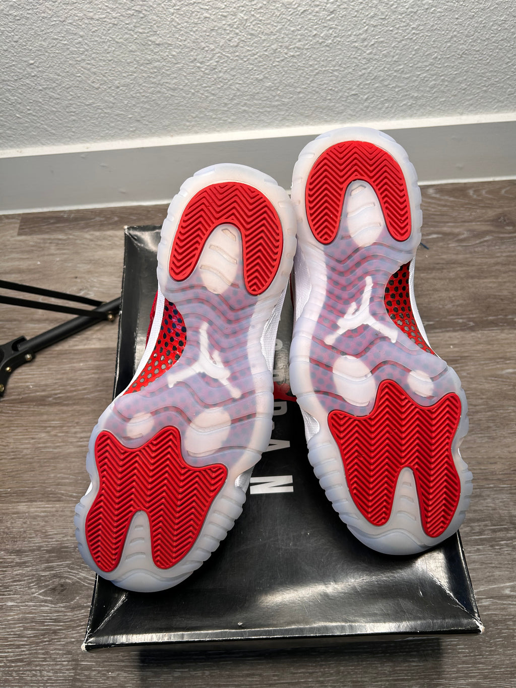 Nike Air Jordan 11 Retro 'Cherry' (2022) CT8012-116 Size 10.5