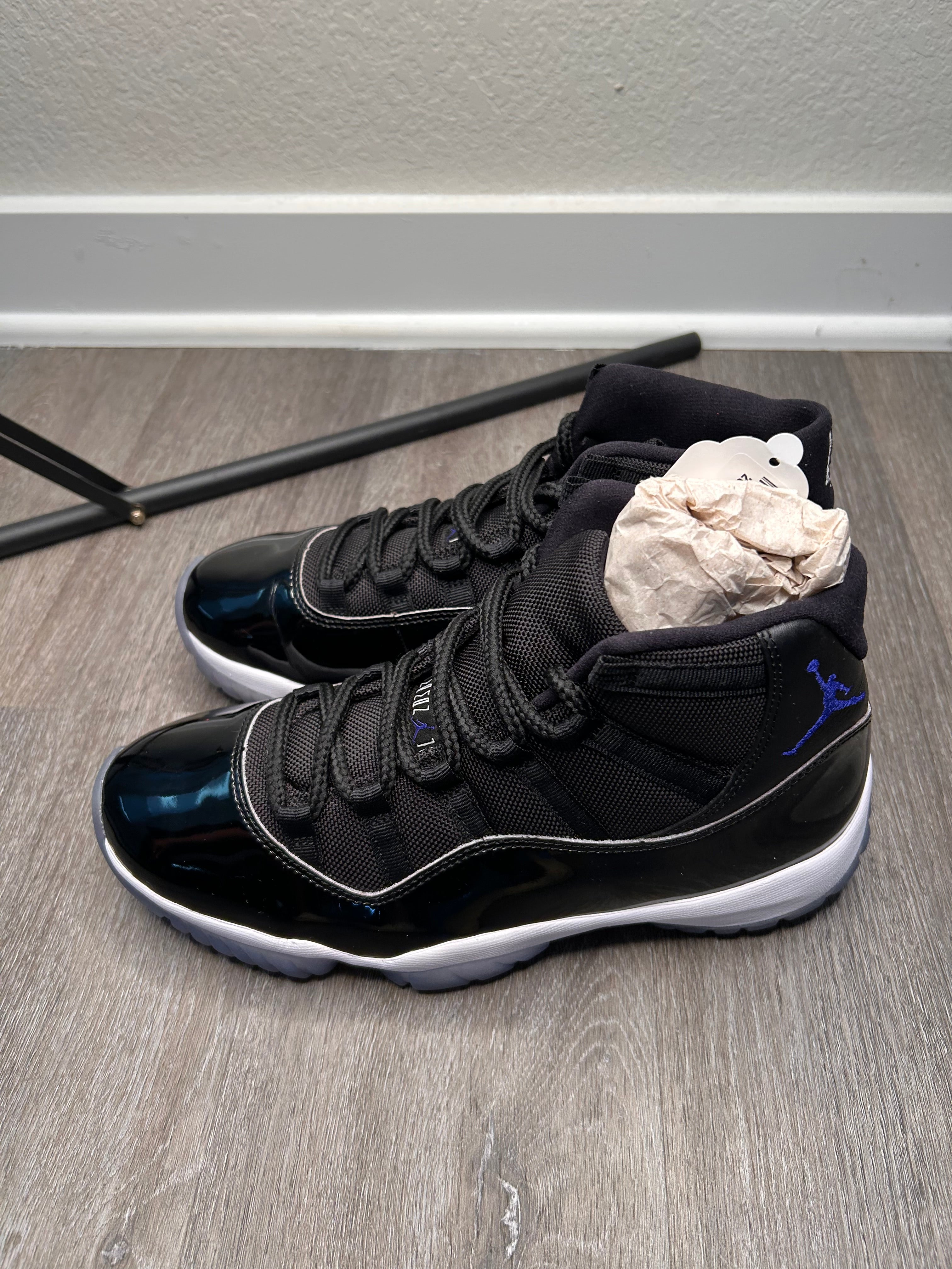 Nike Air Jordan retro 11 space jam size 9 men’s  ￼