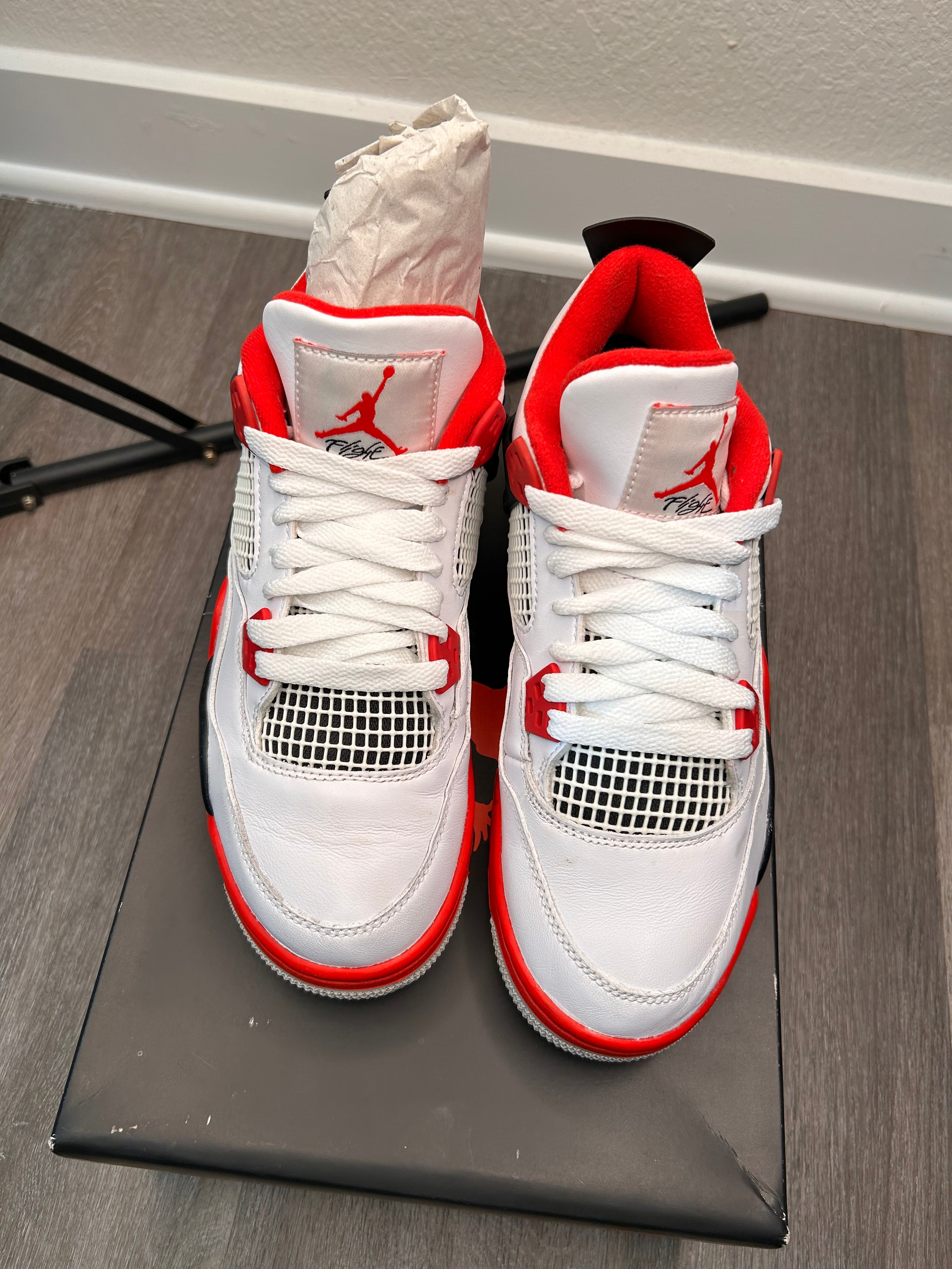 Nike Air Jordan retro 4 size 7Y fire red (2020)