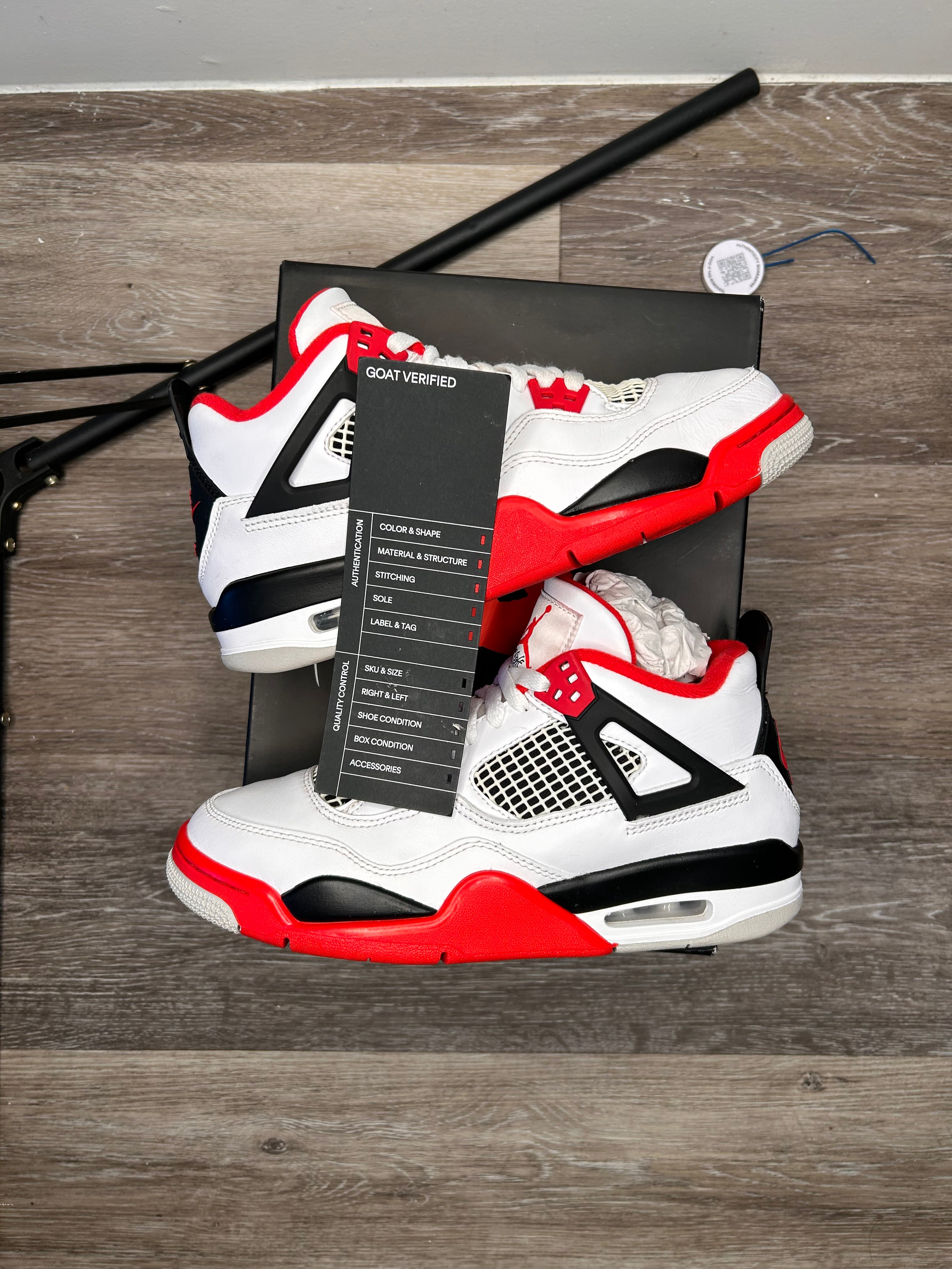Size 7Y- NIKE AIR Jordan 4 Retro OG Mid Fire Red (2020)