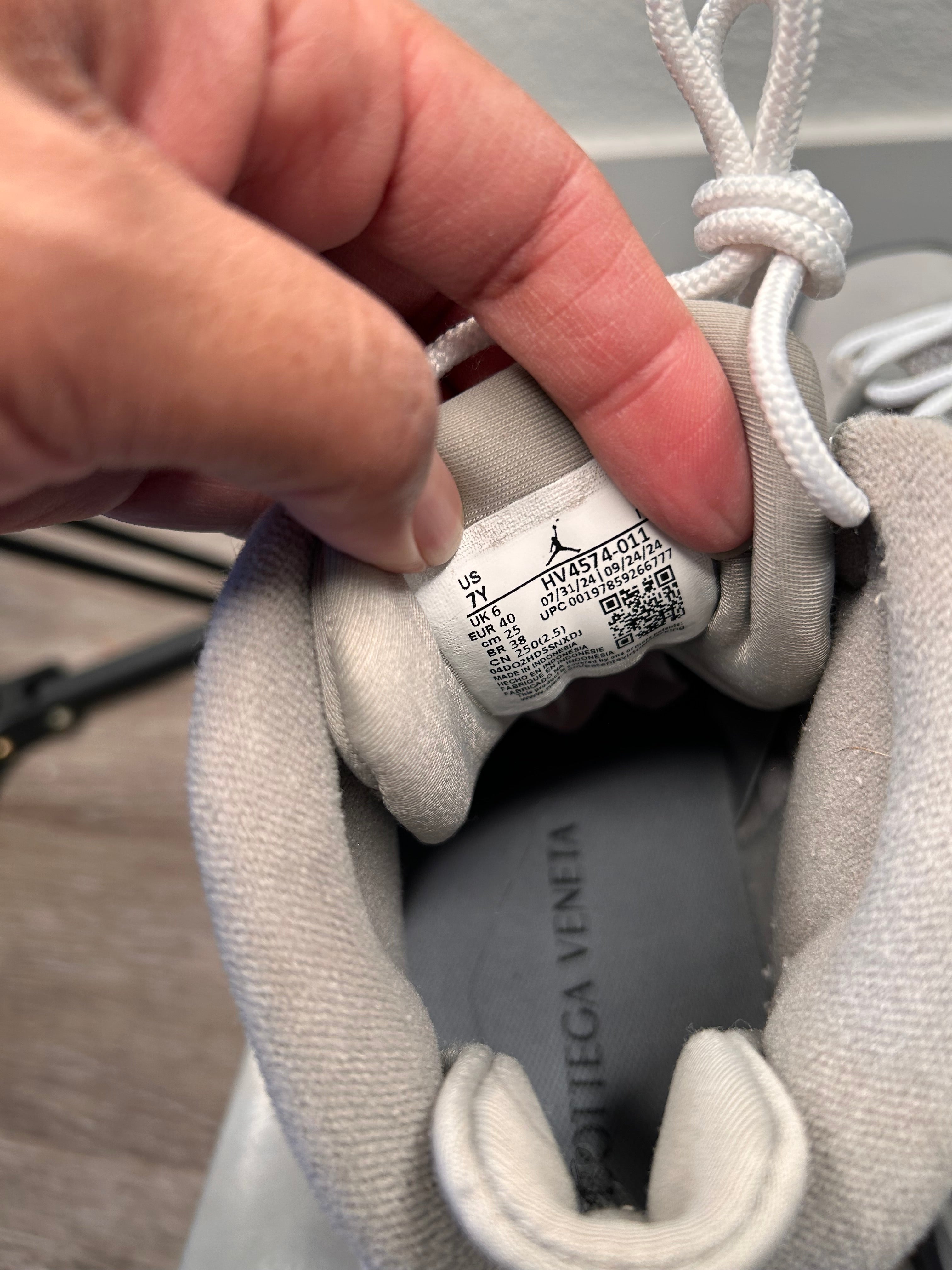 Nike (2025) Air Jordan 9 Retro (GS) Cool Grey HV4574-011 Size 7Y