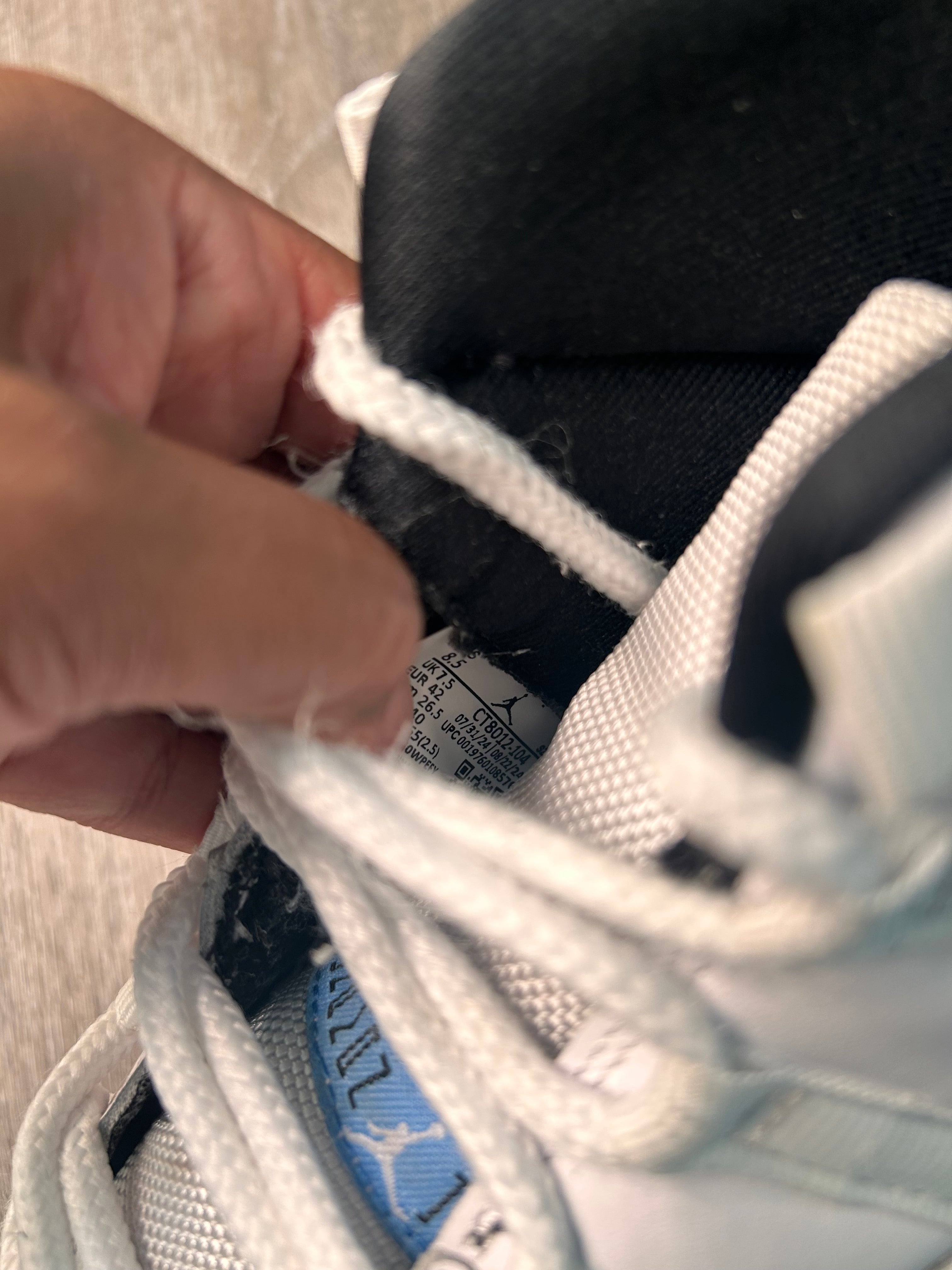 Size 8.5 Nike air Jordan retro 11 LEGEND BLUE (2024)
