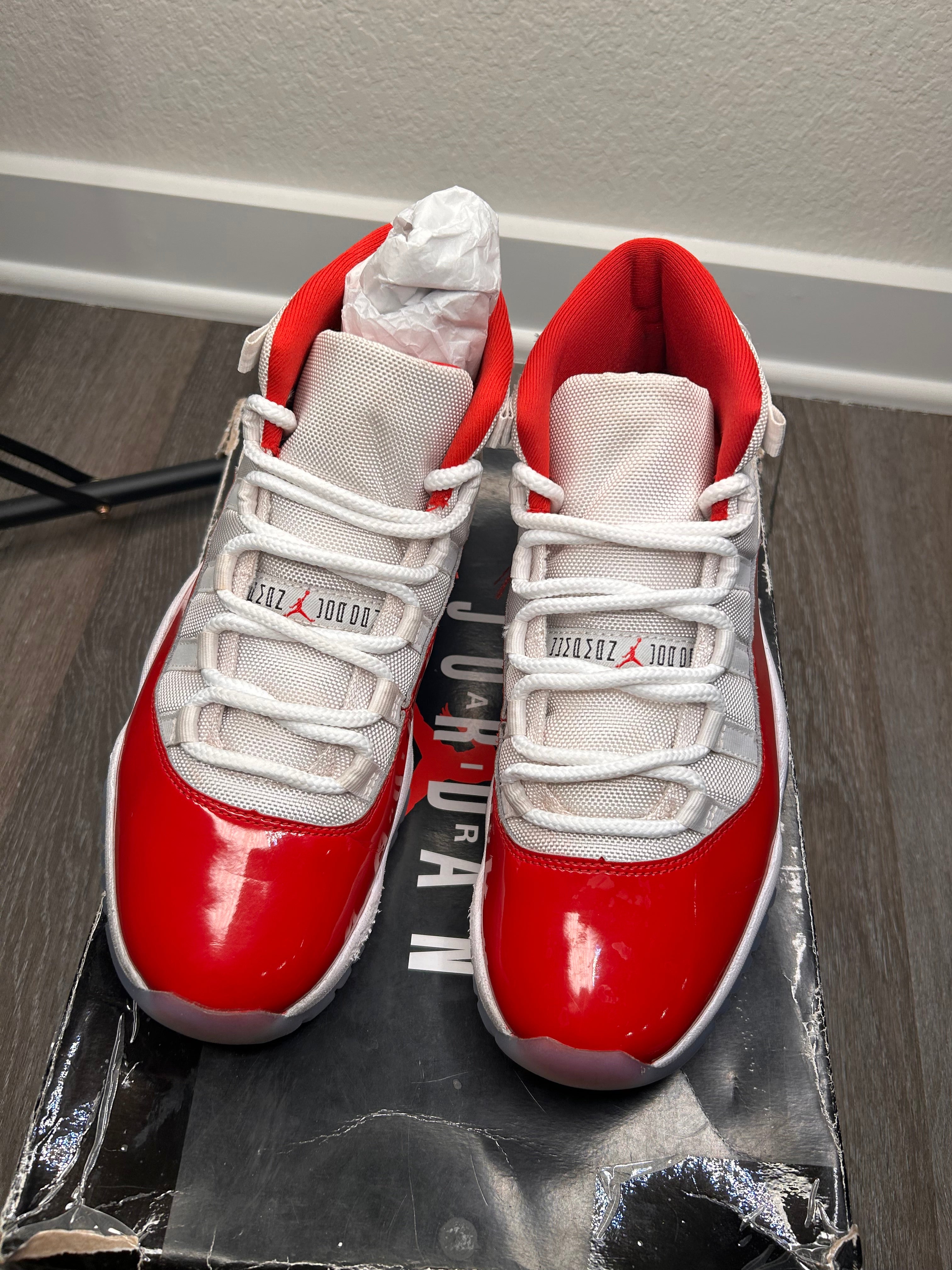 Size 8.5 Nike air Jordan retro 11 CHERRY (2022)