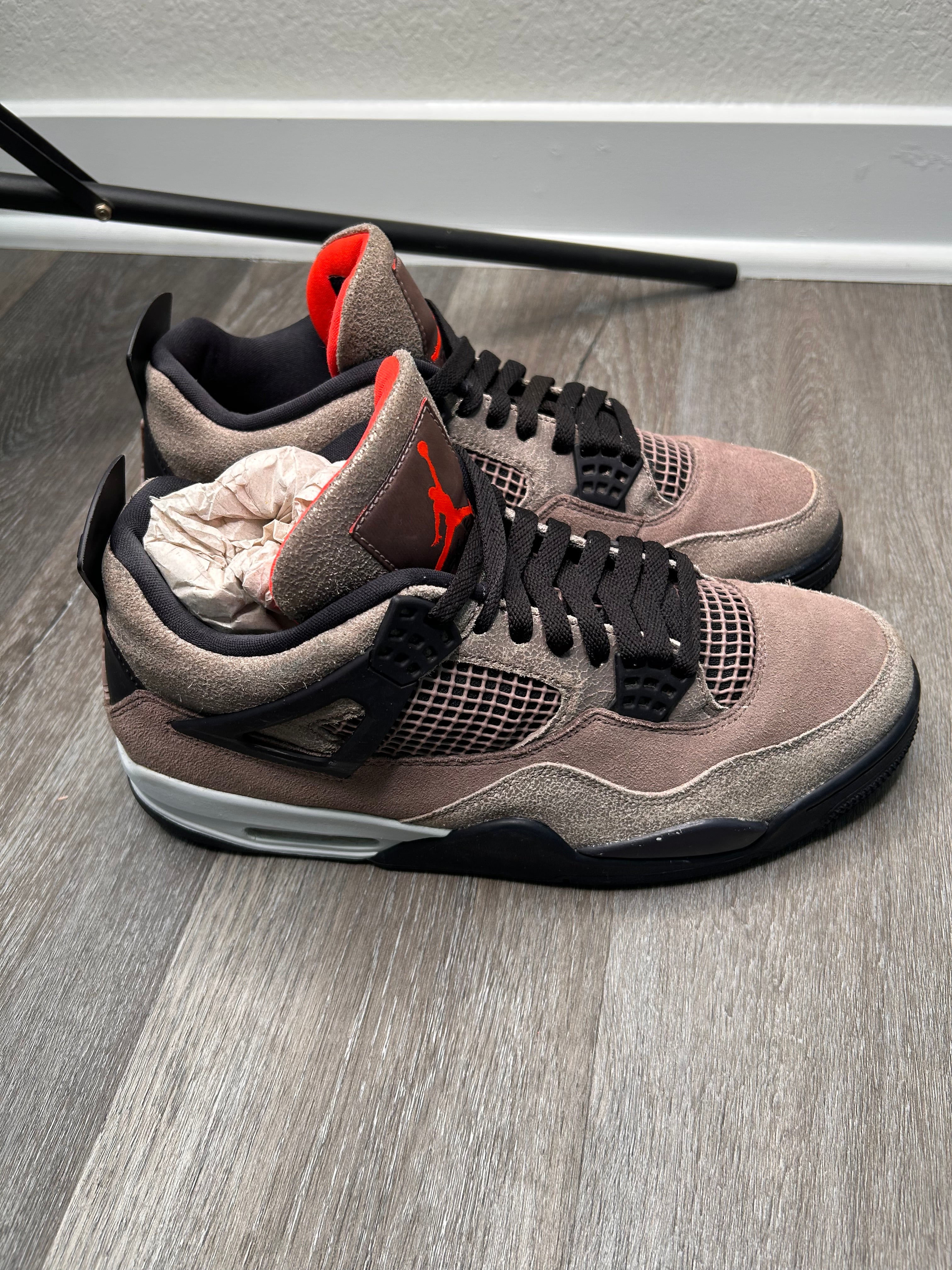 Nike air Jordan retro 4 Taupe Haze (2022) Size 10.5 men’s